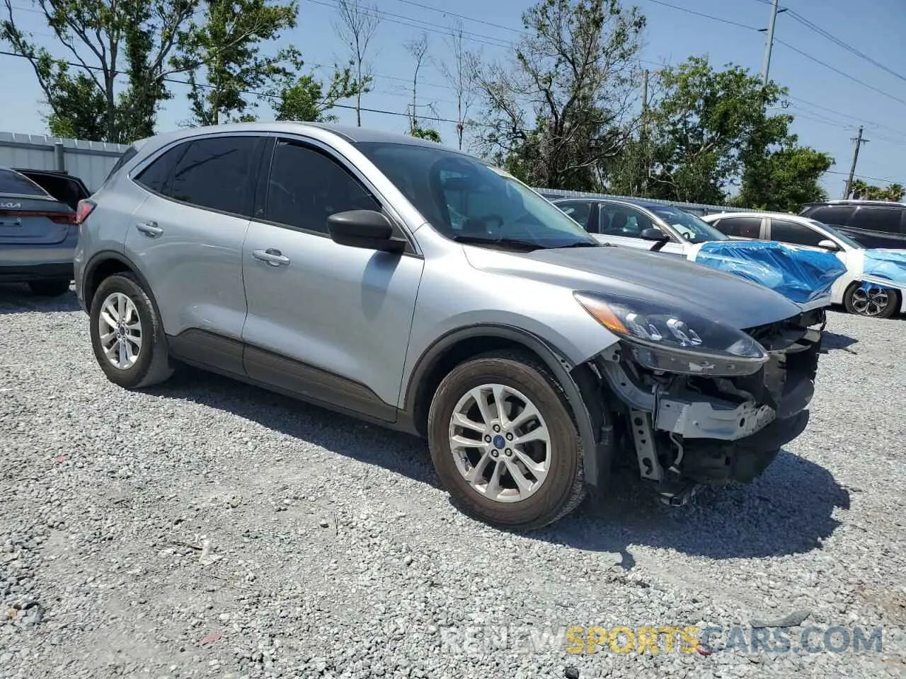 4 Photograph of a damaged car 1FMCU0G61NUB43904 FORD ESCAPE 2022