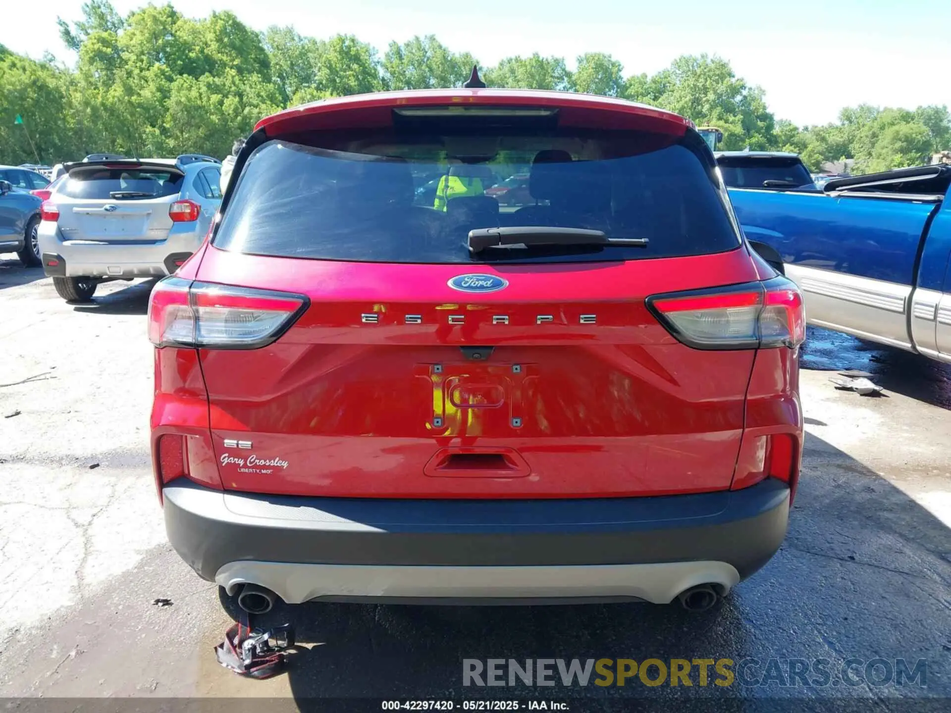 17 Photograph of a damaged car 1FMCU0G61NUB50870 FORD ESCAPE 2022