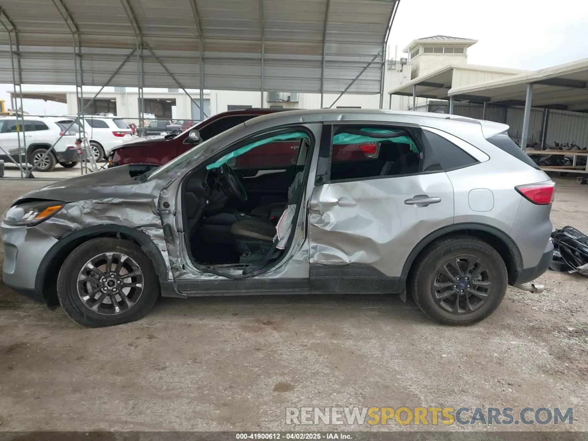 14 Photograph of a damaged car 1FMCU0G62NUA25554 FORD ESCAPE 2022
