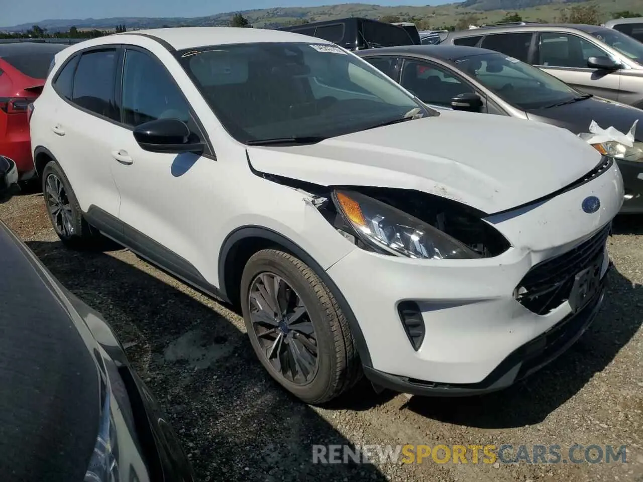 4 Photograph of a damaged car 1FMCU0G62NUA27725 FORD ESCAPE 2022