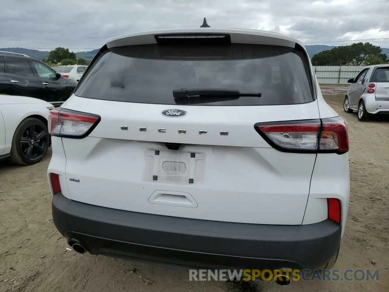 6 Photograph of a damaged car 1FMCU0G62NUA27725 FORD ESCAPE 2022