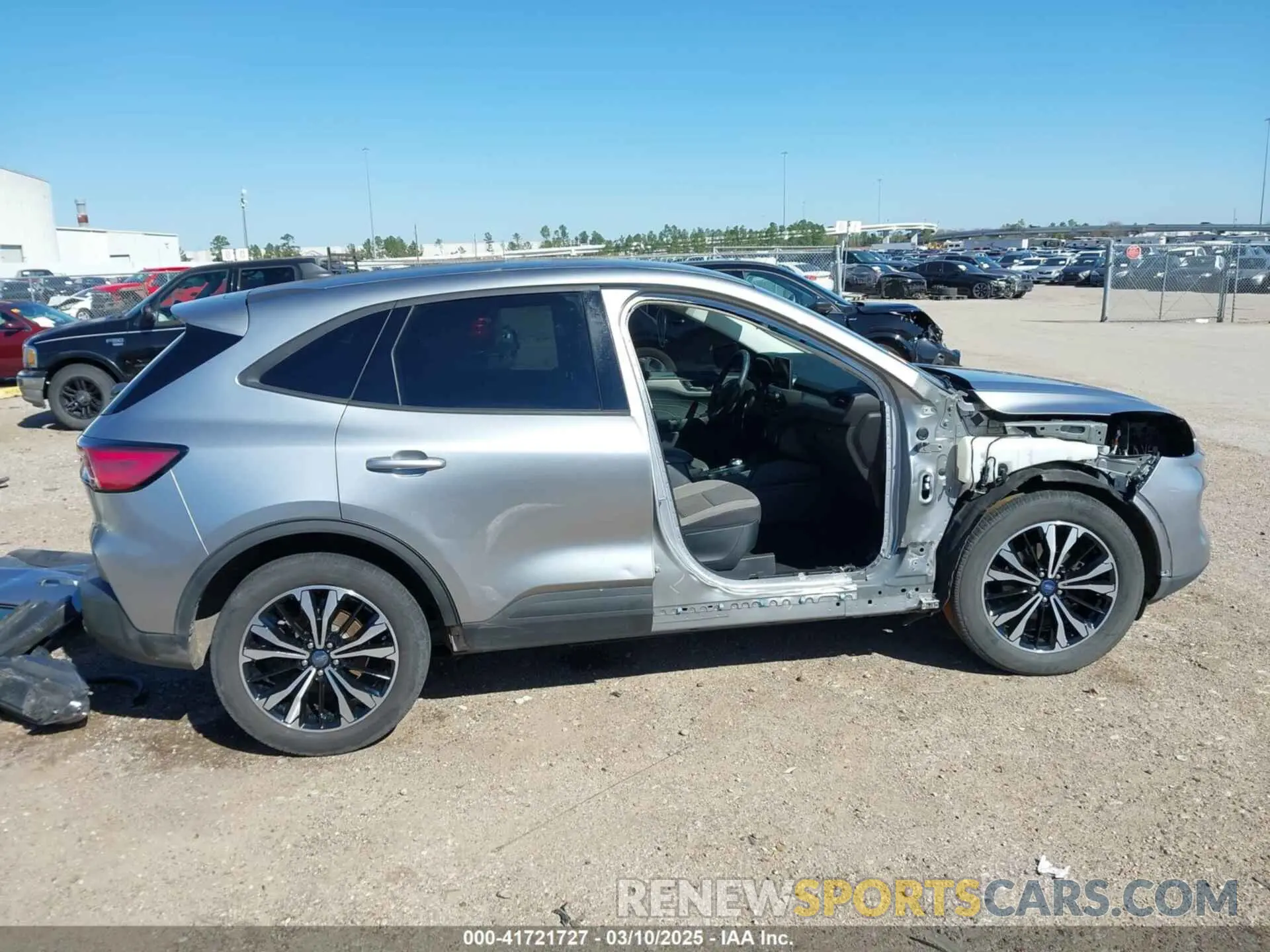 14 Photograph of a damaged car 1FMCU0G62NUA89710 FORD ESCAPE 2022