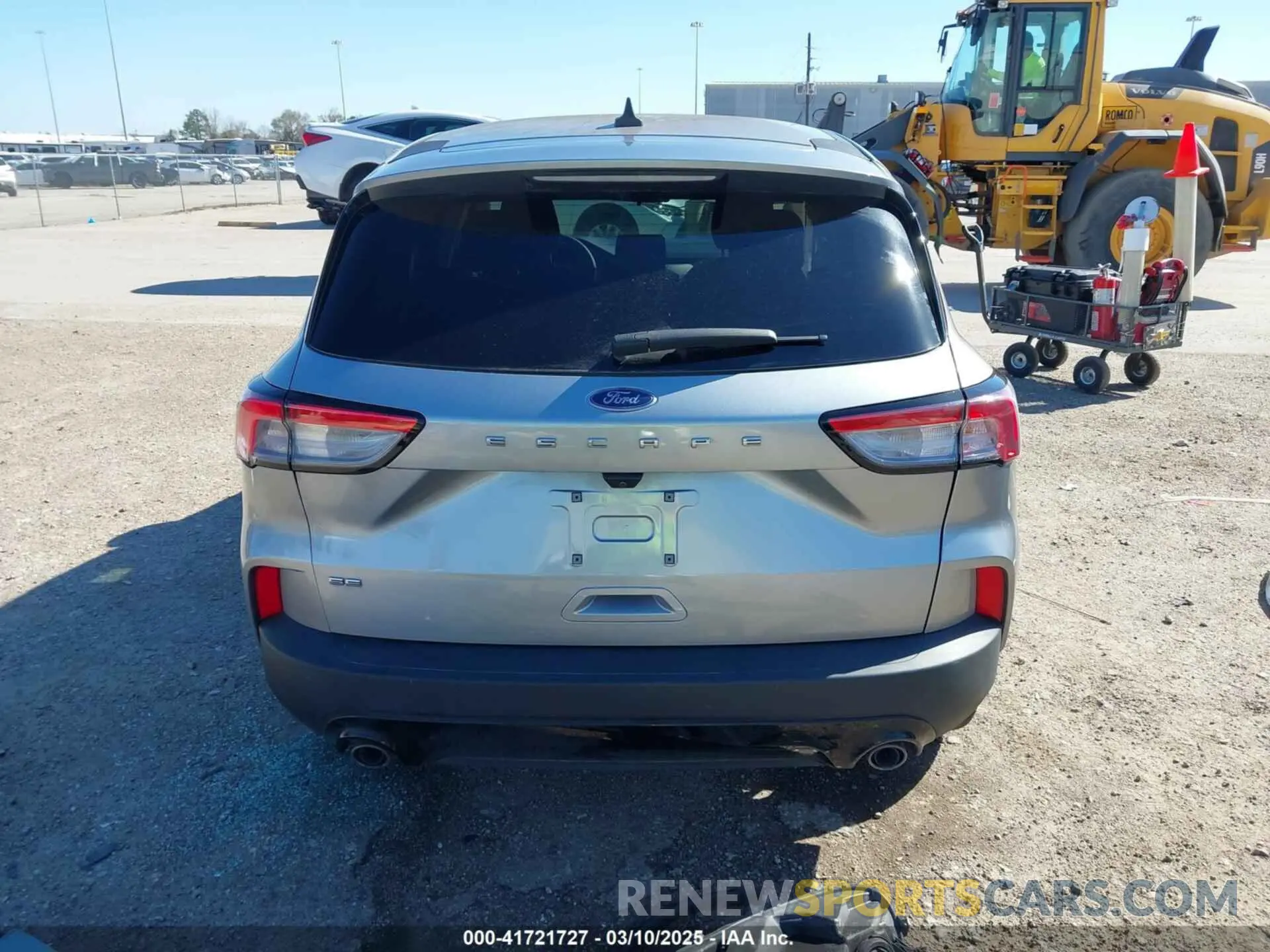 17 Photograph of a damaged car 1FMCU0G62NUA89710 FORD ESCAPE 2022