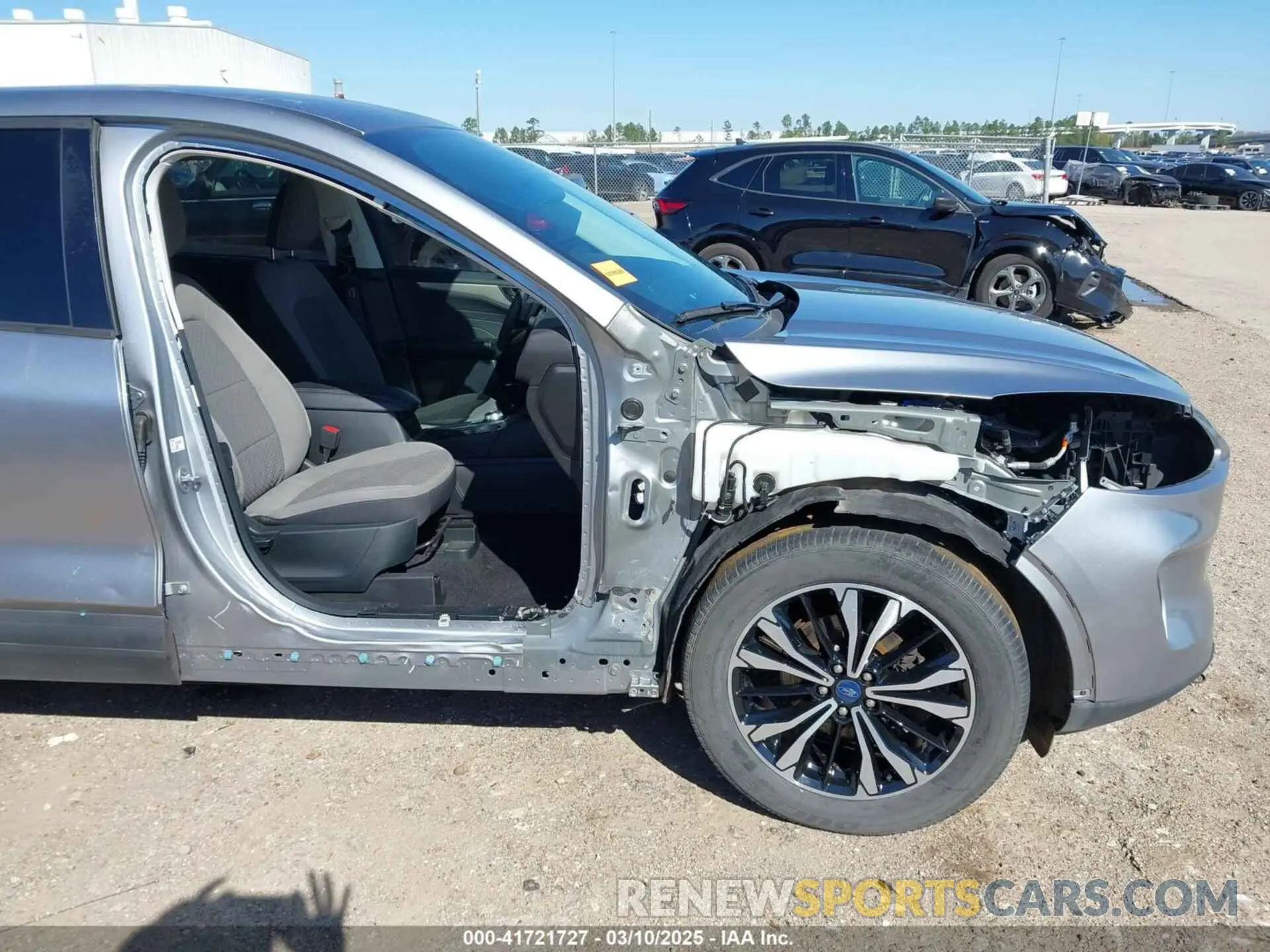 6 Photograph of a damaged car 1FMCU0G62NUA89710 FORD ESCAPE 2022