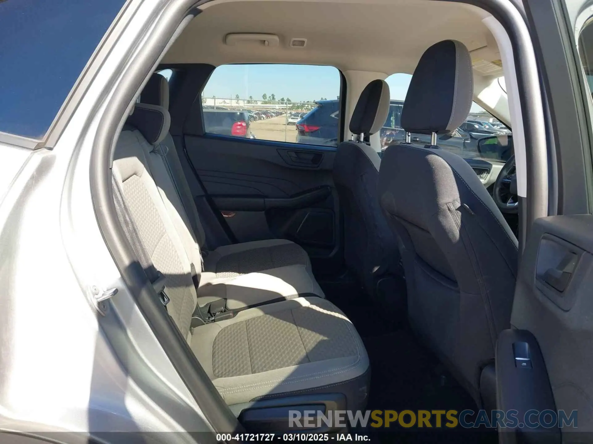 8 Photograph of a damaged car 1FMCU0G62NUA89710 FORD ESCAPE 2022