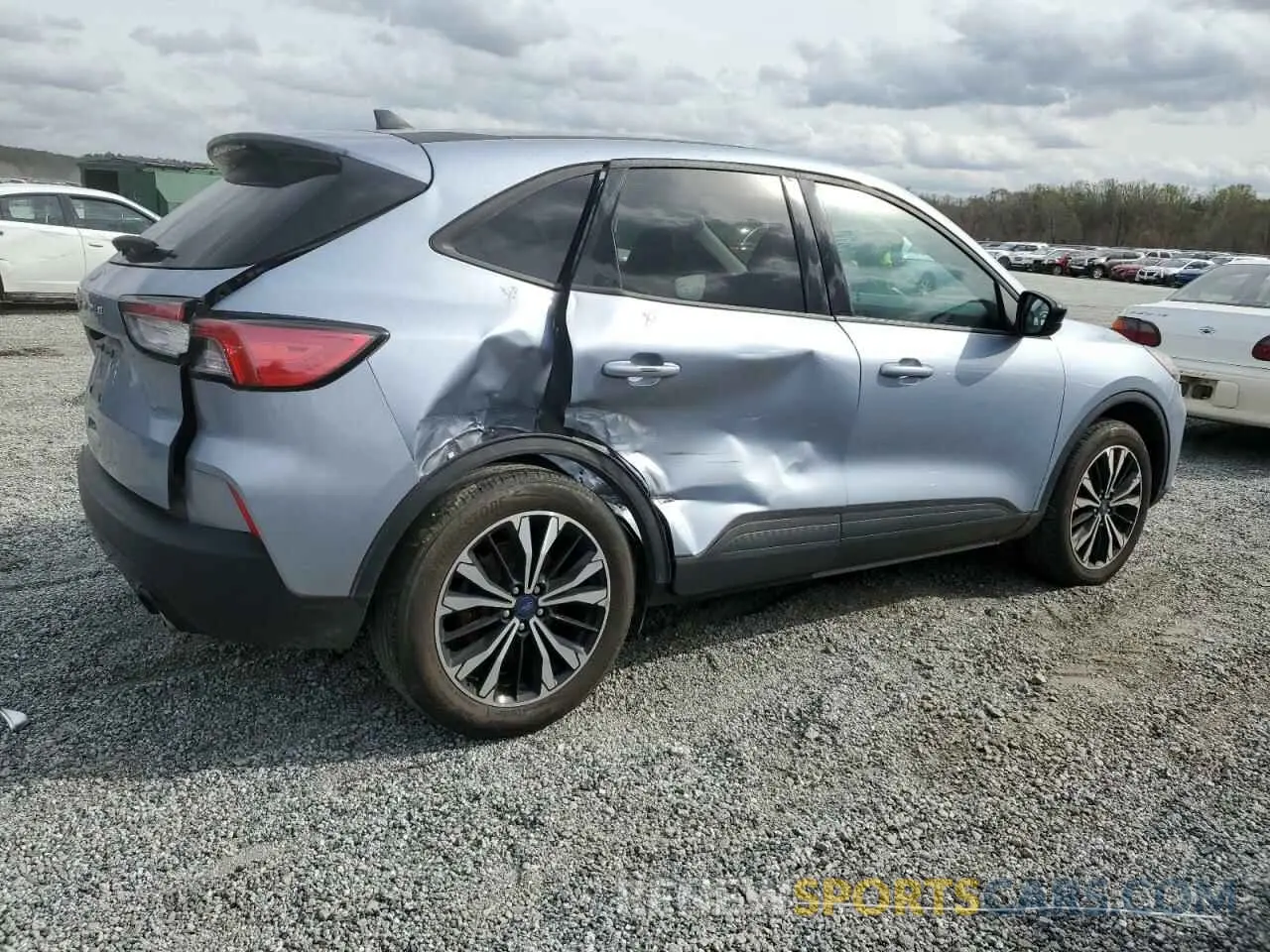 3 Photograph of a damaged car 1FMCU0G62NUB03881 FORD ESCAPE 2022
