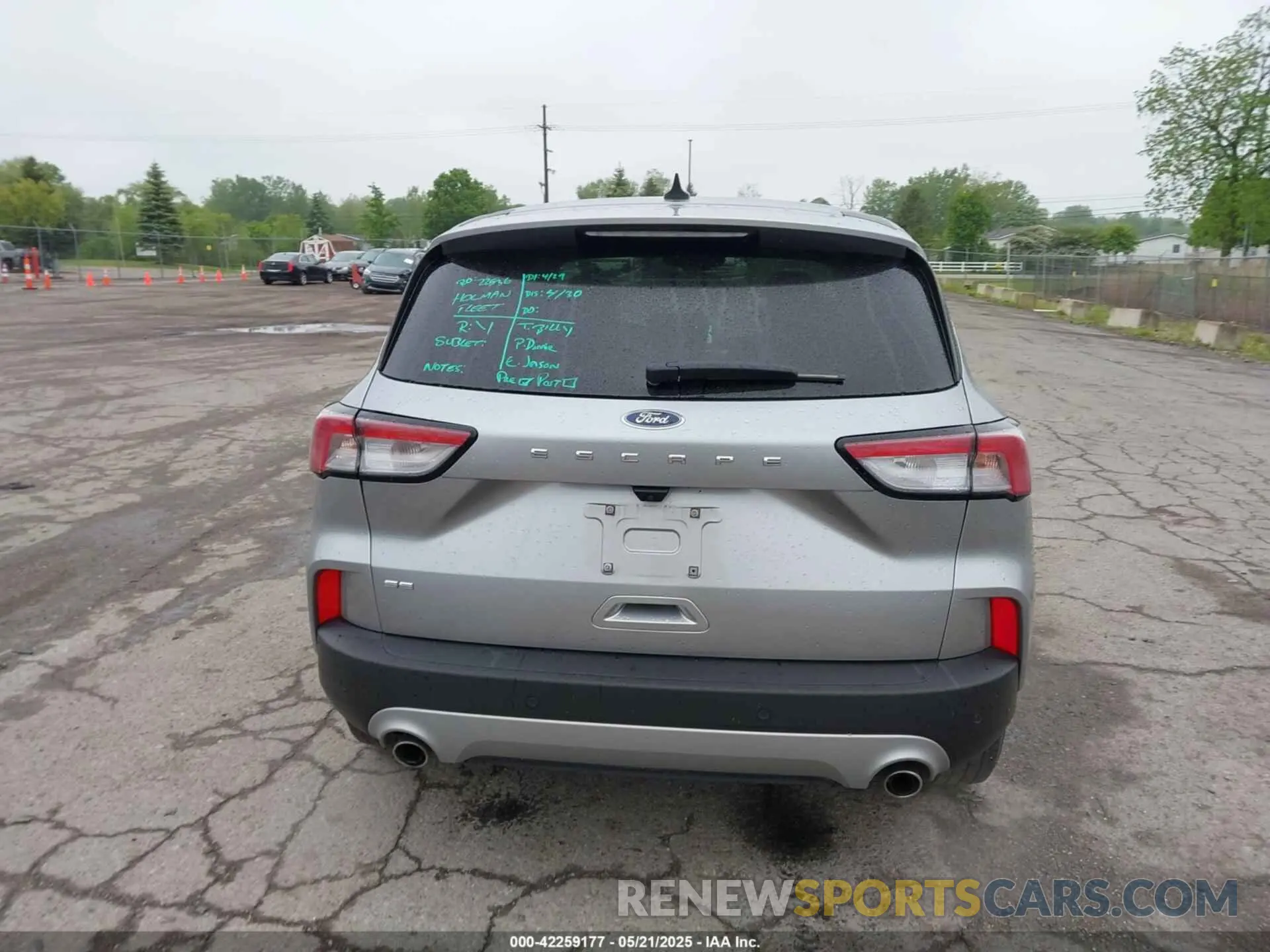 17 Photograph of a damaged car 1FMCU0G62NUB32670 FORD ESCAPE 2022