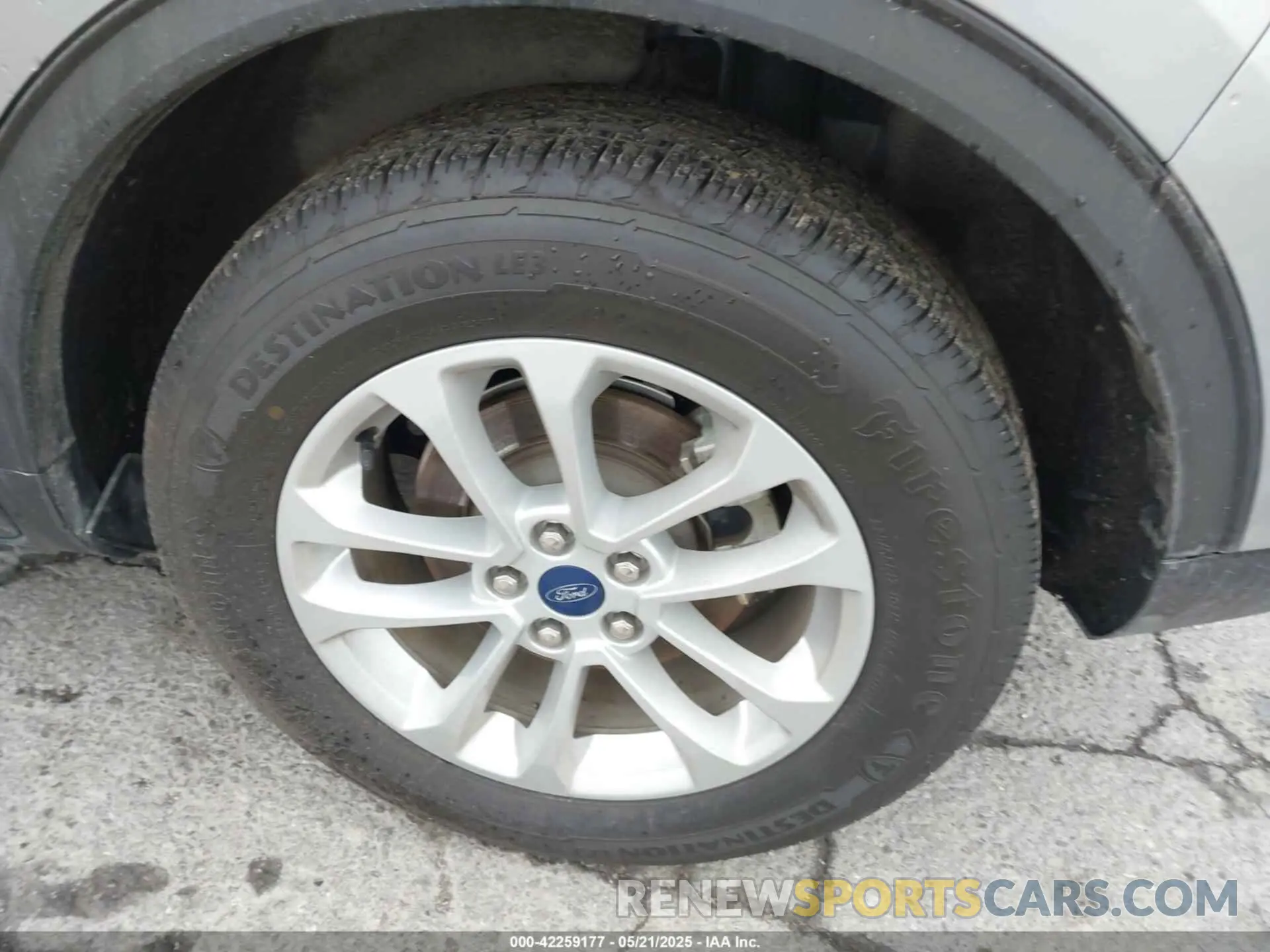 18 Photograph of a damaged car 1FMCU0G62NUB32670 FORD ESCAPE 2022