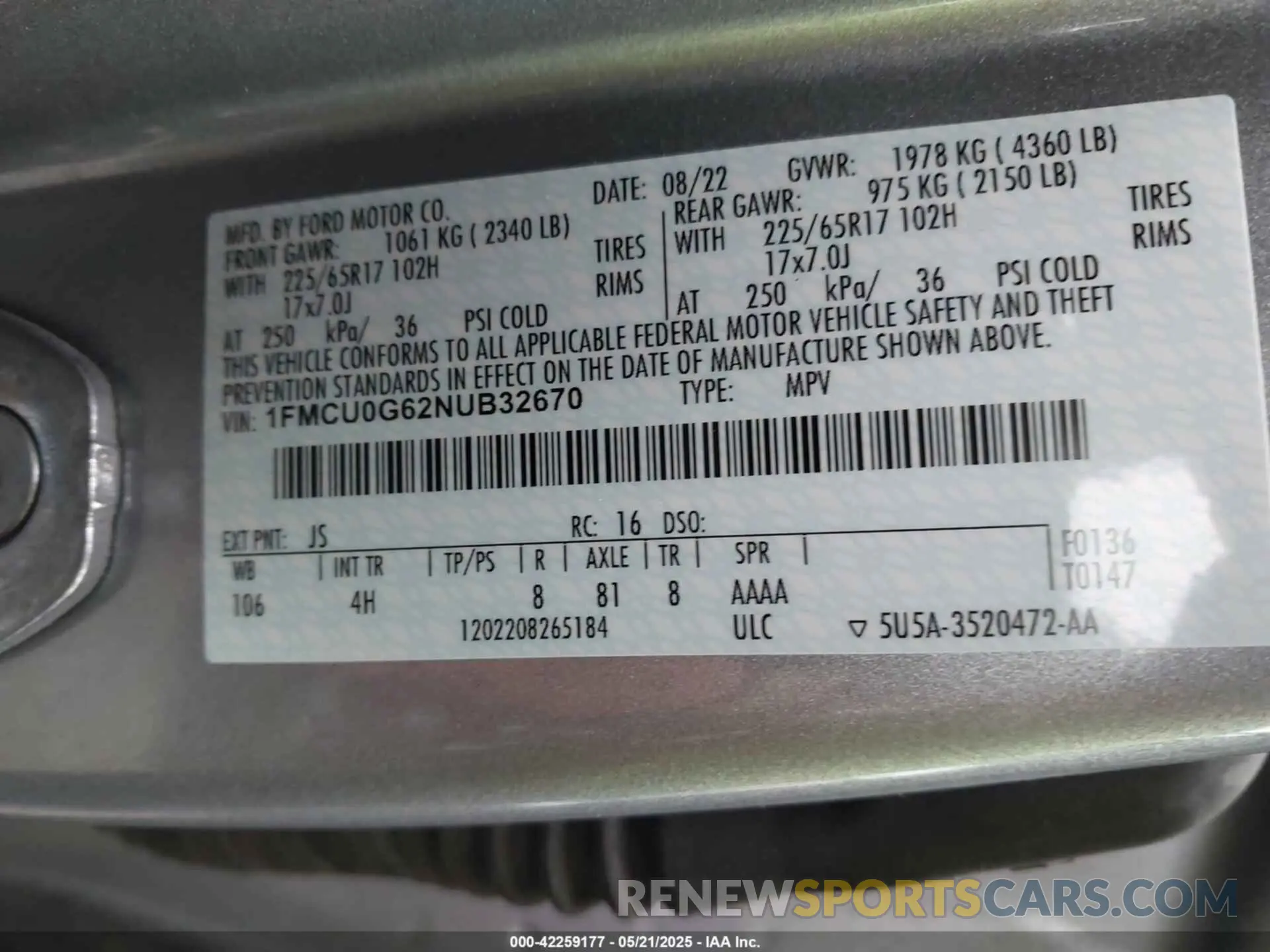 9 Photograph of a damaged car 1FMCU0G62NUB32670 FORD ESCAPE 2022