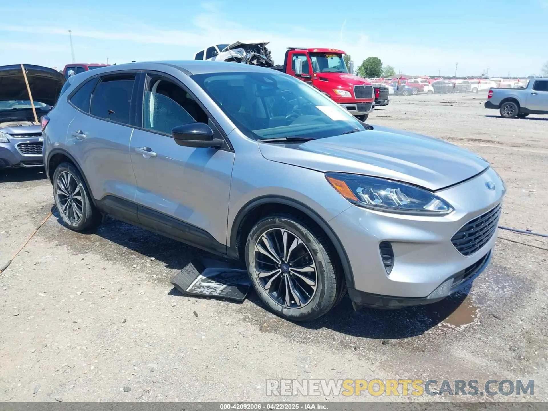 1 Photograph of a damaged car 1FMCU0G62NUB87670 FORD ESCAPE 2022