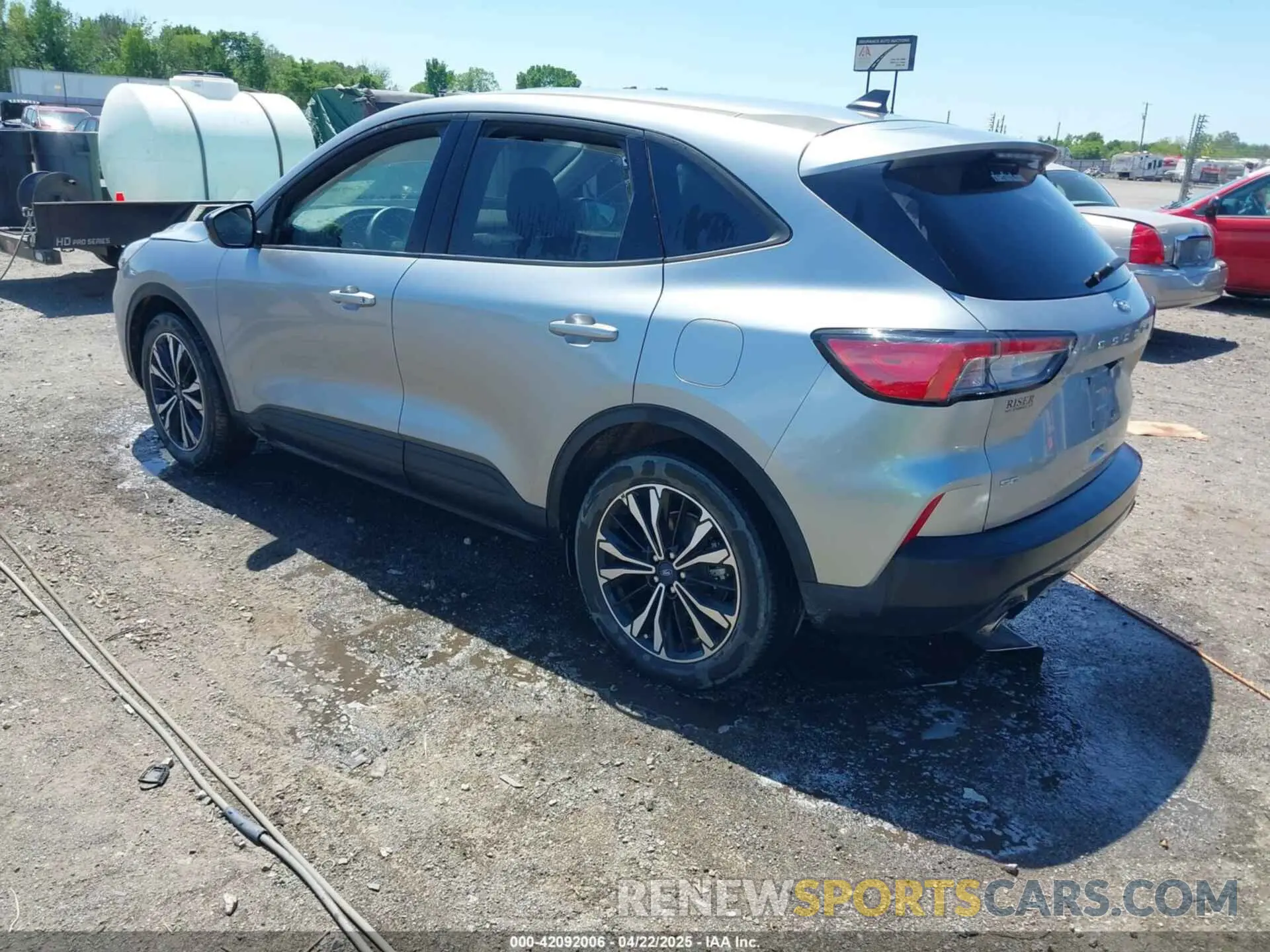 3 Photograph of a damaged car 1FMCU0G62NUB87670 FORD ESCAPE 2022