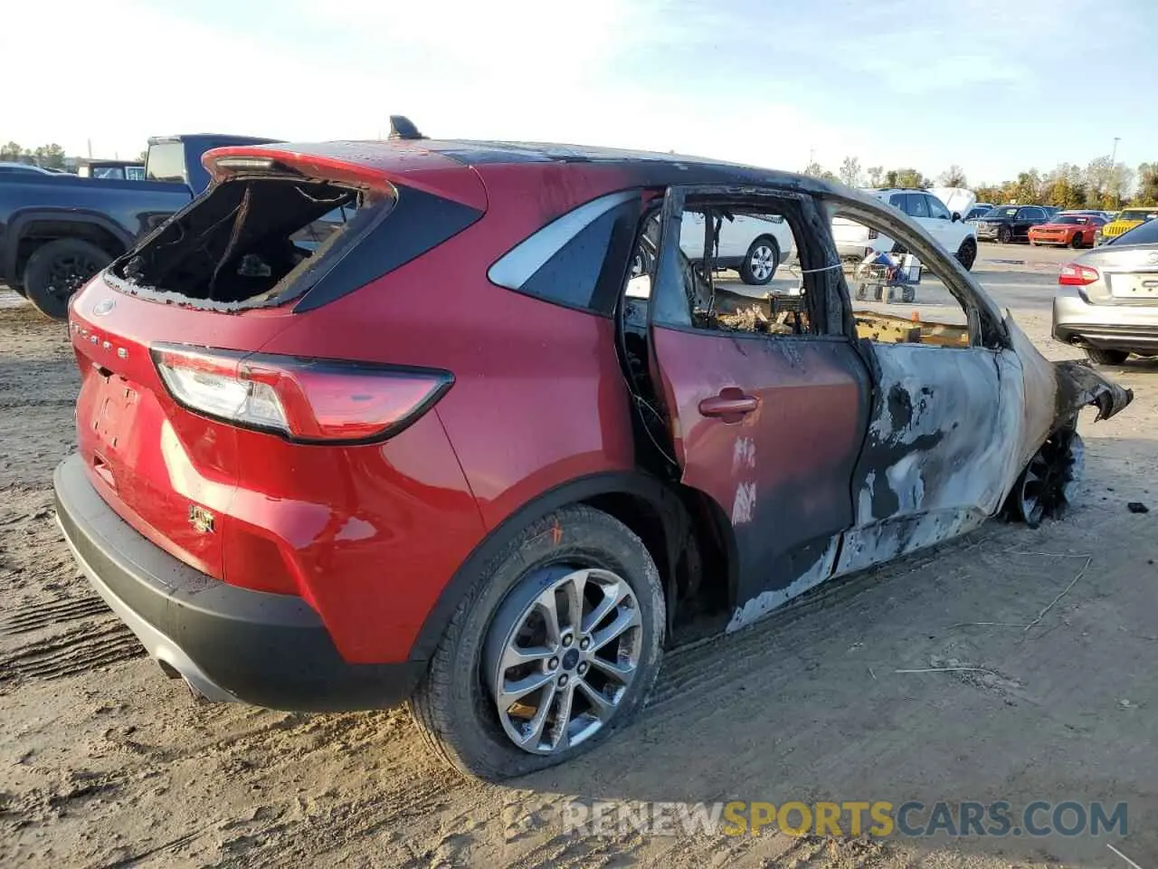 3 Photograph of a damaged car 1FMCU0G62NUC01745 FORD ESCAPE 2022