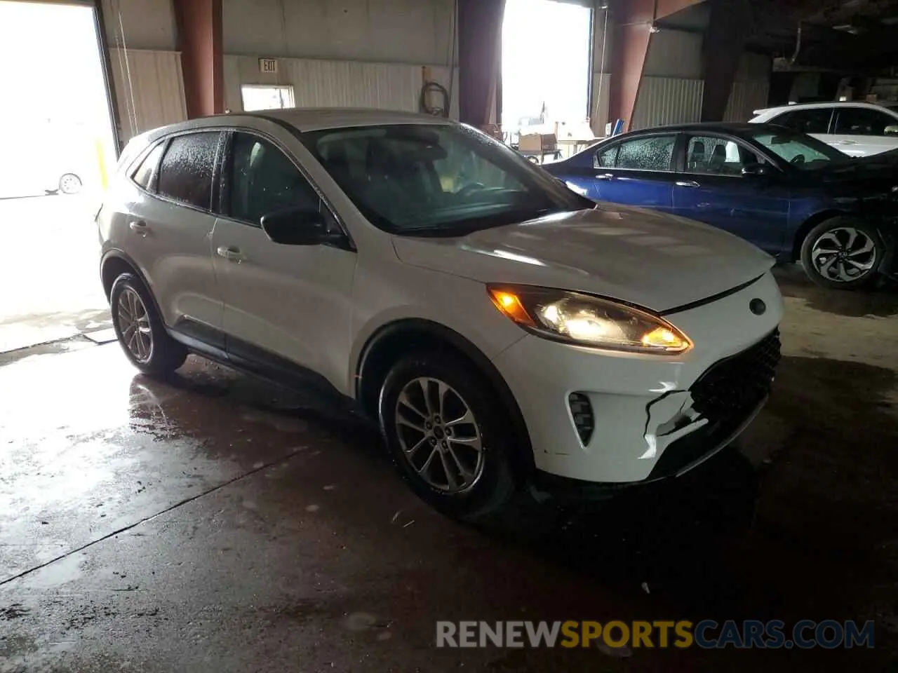 4 Photograph of a damaged car 1FMCU0G63NUA20203 FORD ESCAPE 2022