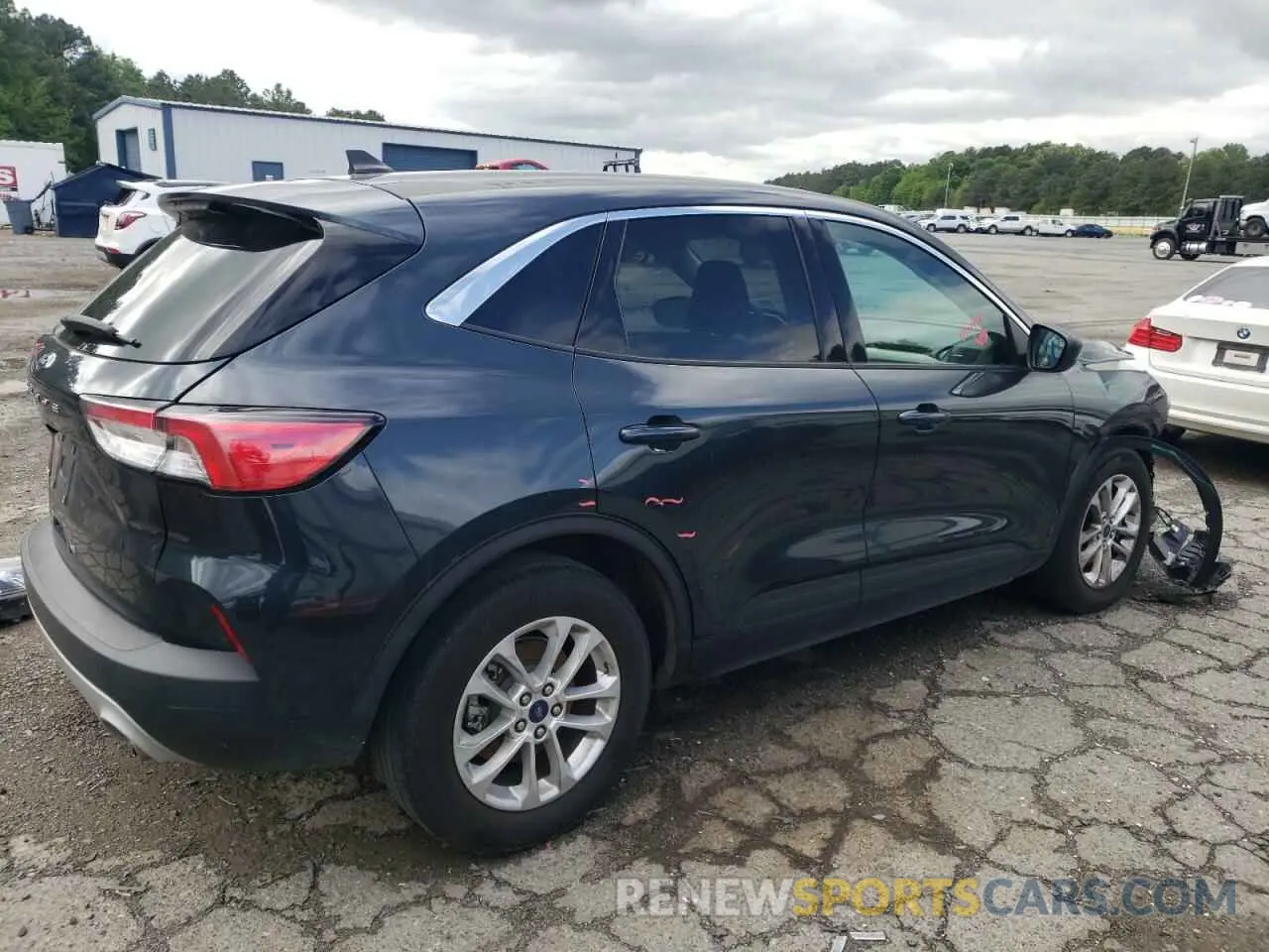 3 Photograph of a damaged car 1FMCU0G63NUA33842 FORD ESCAPE 2022