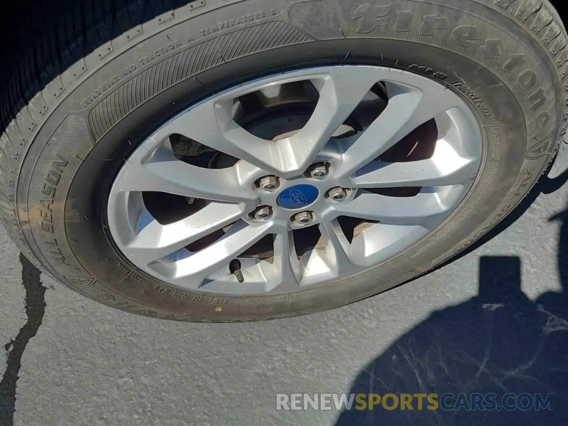 17 Photograph of a damaged car 1FMCU0G63NUA45439 FORD ESCAPE 2022