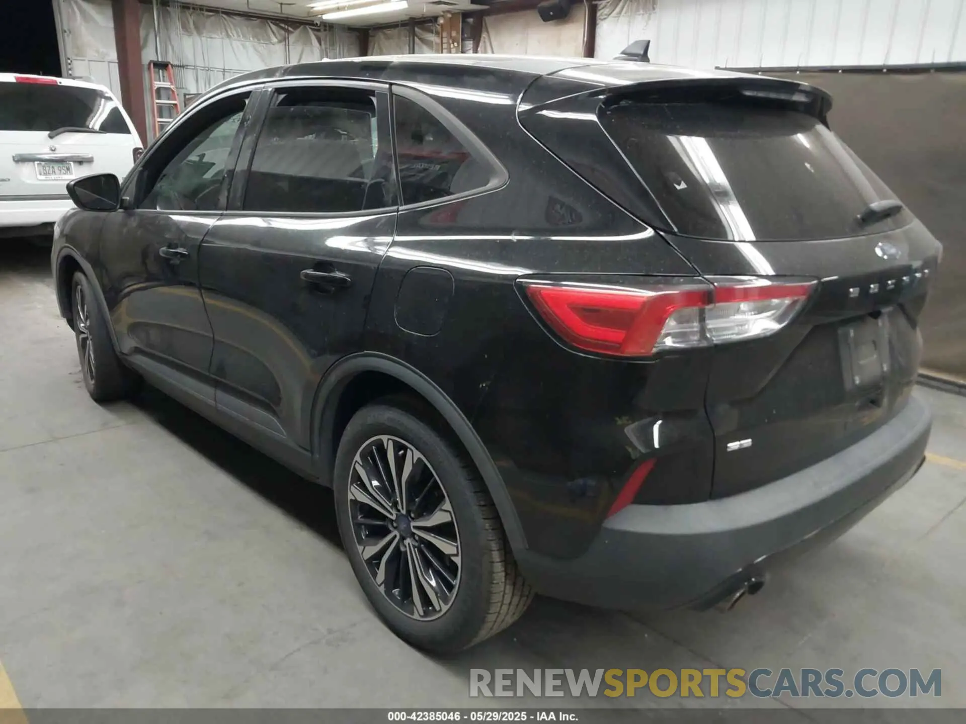 3 Photograph of a damaged car 1FMCU0G63NUA54089 FORD ESCAPE 2022