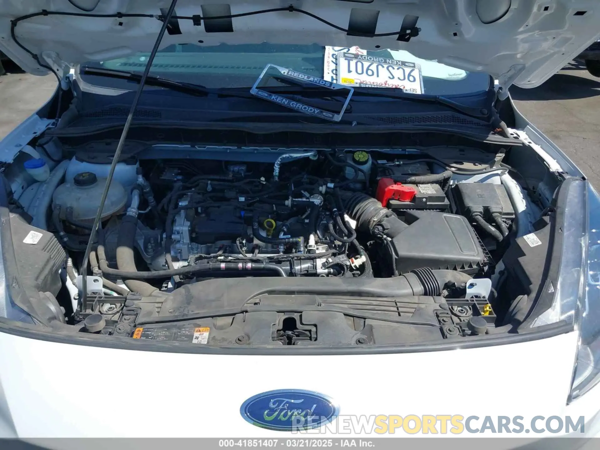 10 Photograph of a damaged car 1FMCU0G63NUB42236 FORD ESCAPE 2022