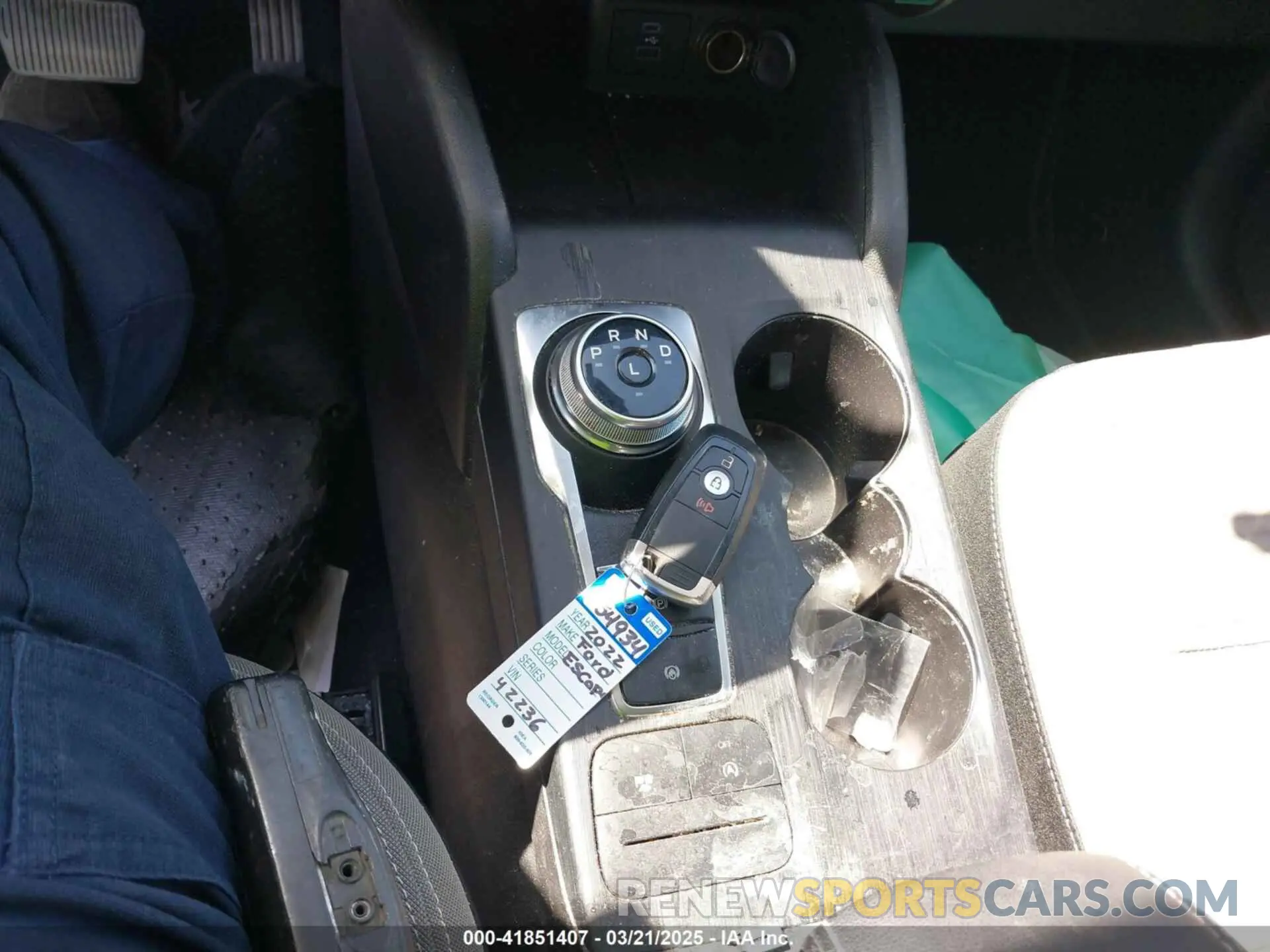 11 Photograph of a damaged car 1FMCU0G63NUB42236 FORD ESCAPE 2022