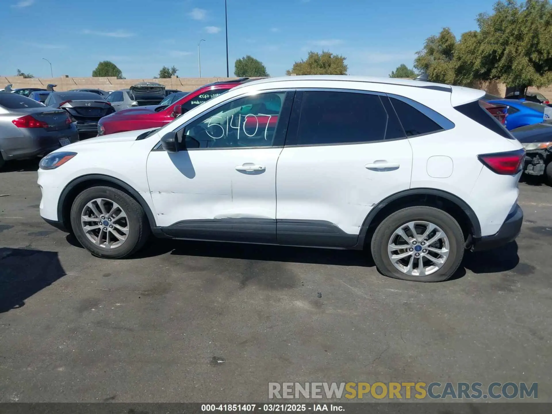 14 Photograph of a damaged car 1FMCU0G63NUB42236 FORD ESCAPE 2022