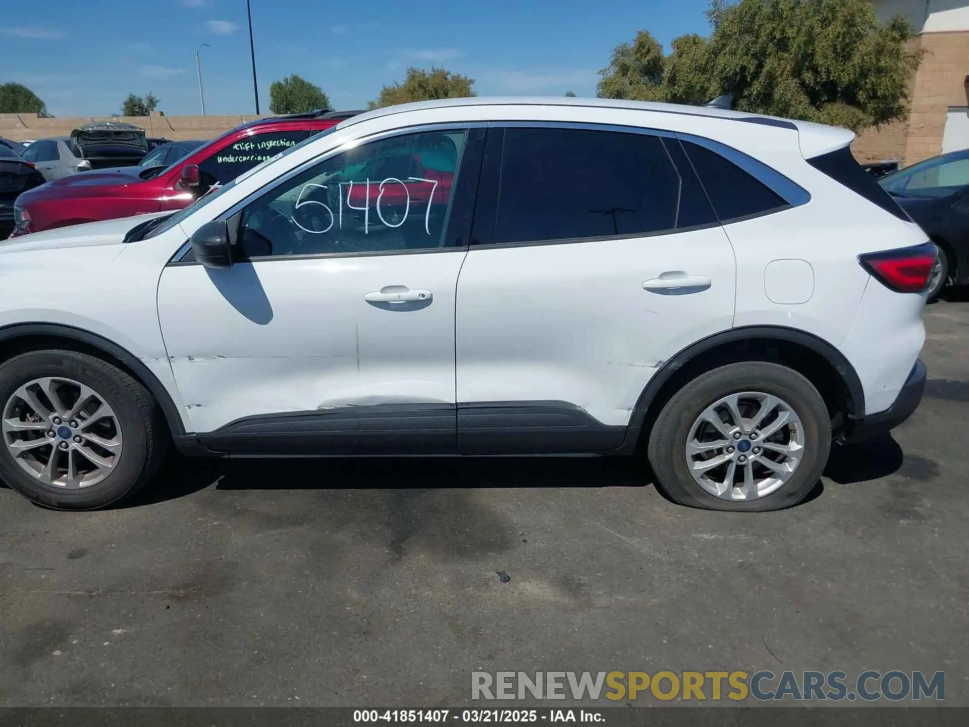 6 Photograph of a damaged car 1FMCU0G63NUB42236 FORD ESCAPE 2022