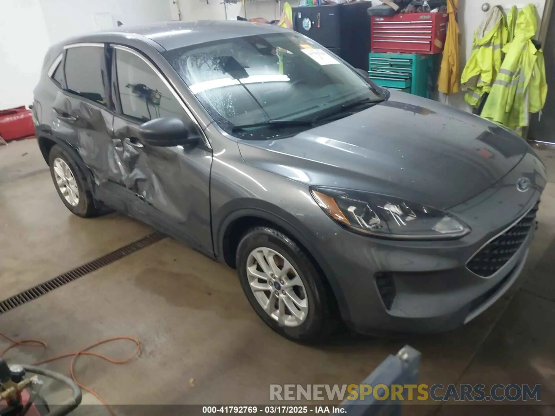 1 Photograph of a damaged car 1FMCU0G63NUB63135 FORD ESCAPE 2022