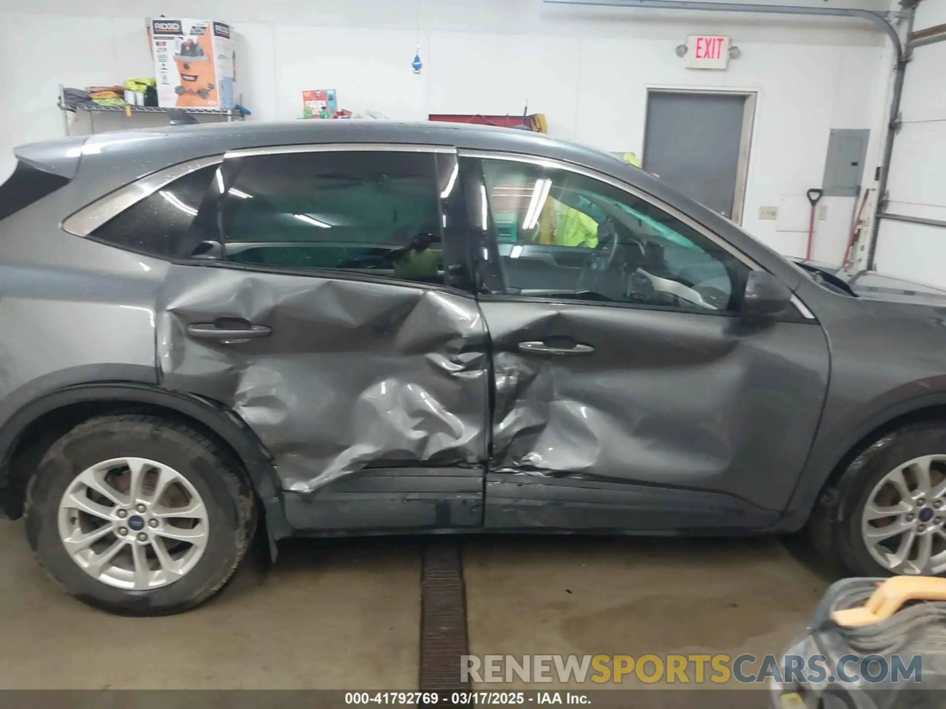 14 Photograph of a damaged car 1FMCU0G63NUB63135 FORD ESCAPE 2022