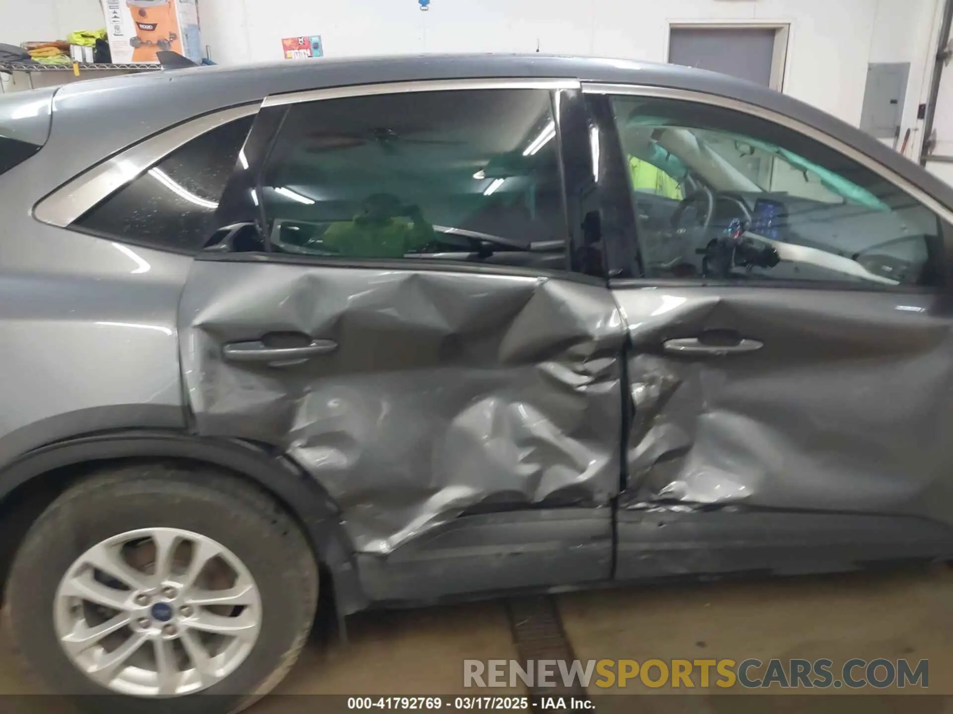 6 Photograph of a damaged car 1FMCU0G63NUB63135 FORD ESCAPE 2022