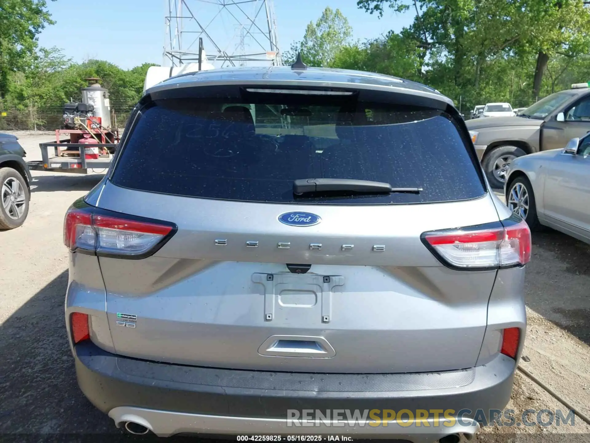 16 Photograph of a damaged car 1FMCU0G64NUA25622 FORD ESCAPE 2022