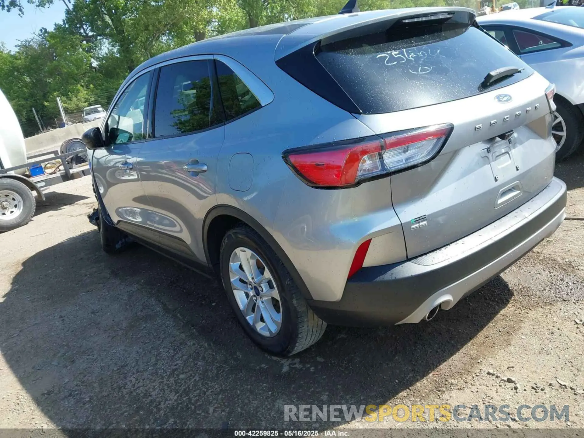 3 Photograph of a damaged car 1FMCU0G64NUA25622 FORD ESCAPE 2022