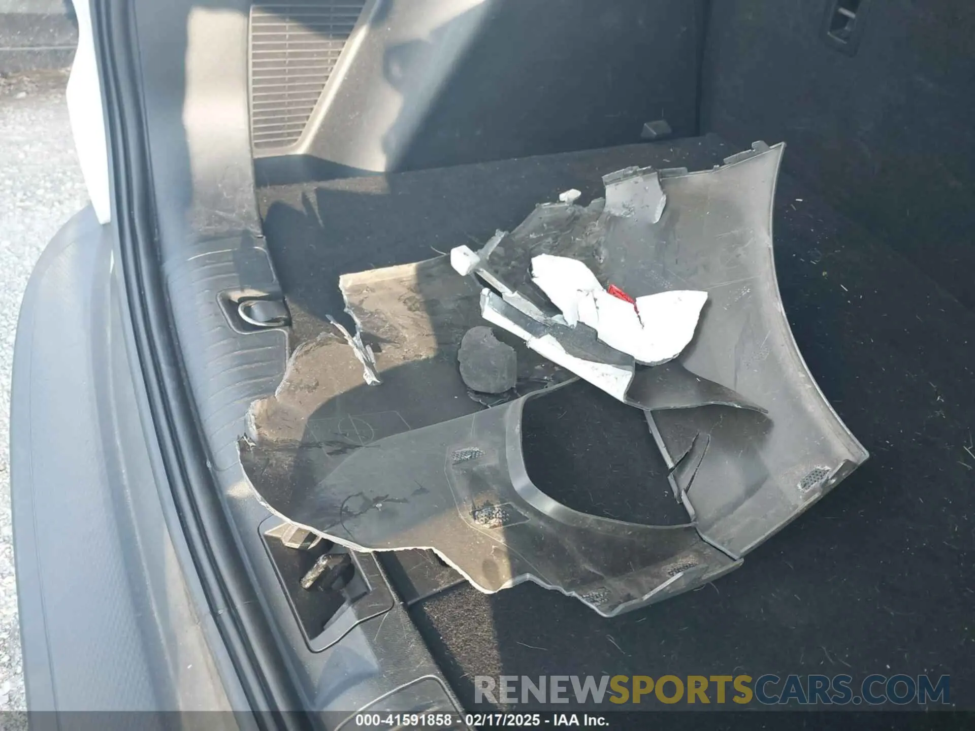 12 Photograph of a damaged car 1FMCU0G64NUA45143 FORD ESCAPE 2022
