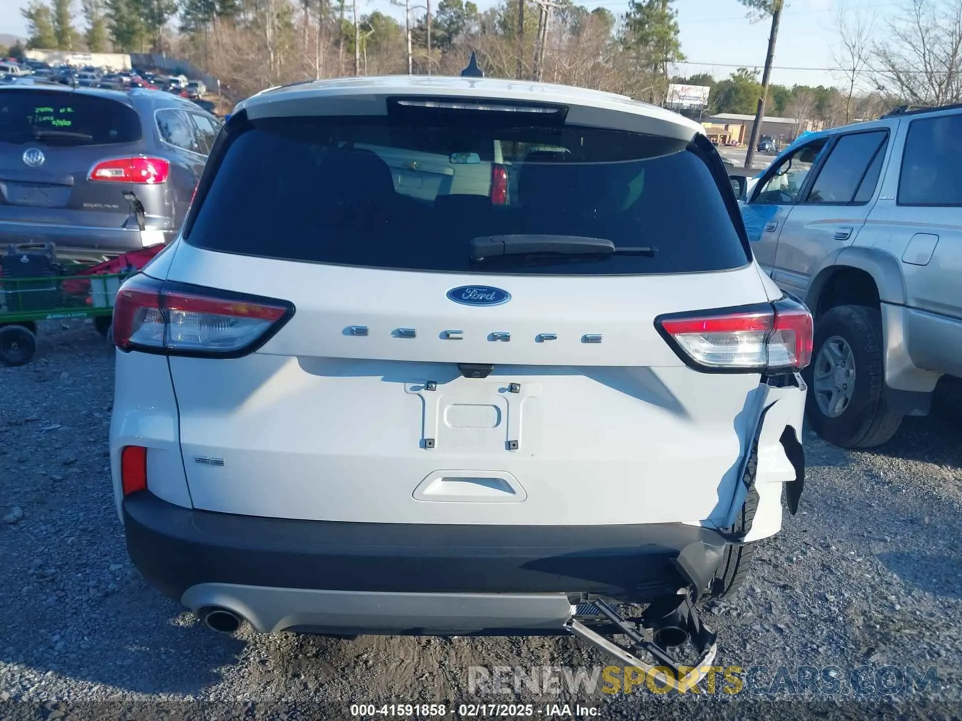 17 Photograph of a damaged car 1FMCU0G64NUA45143 FORD ESCAPE 2022