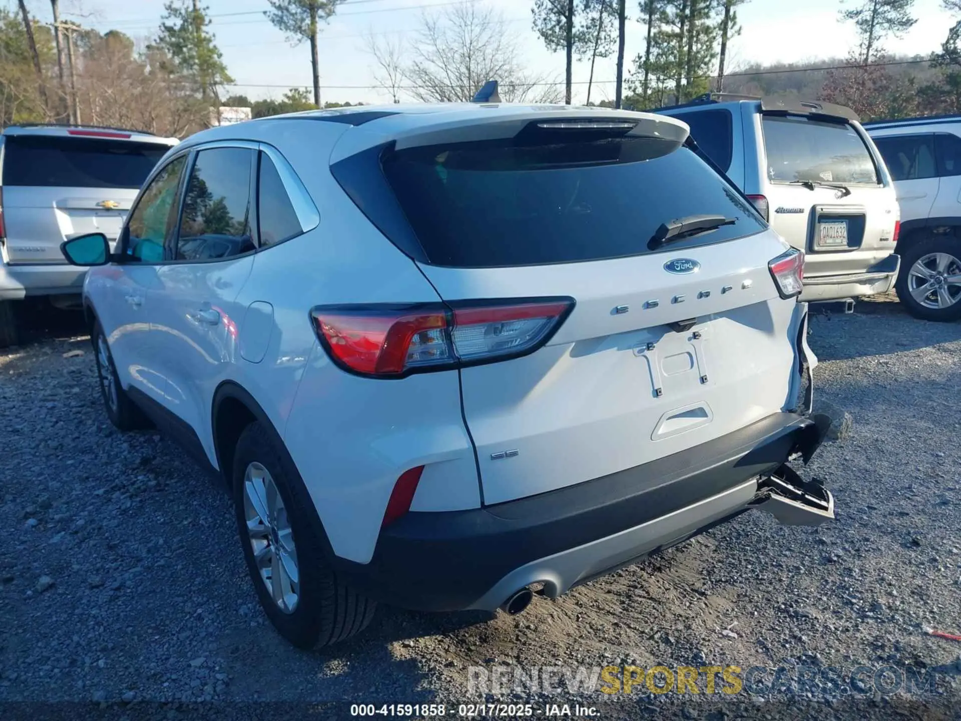 3 Photograph of a damaged car 1FMCU0G64NUA45143 FORD ESCAPE 2022