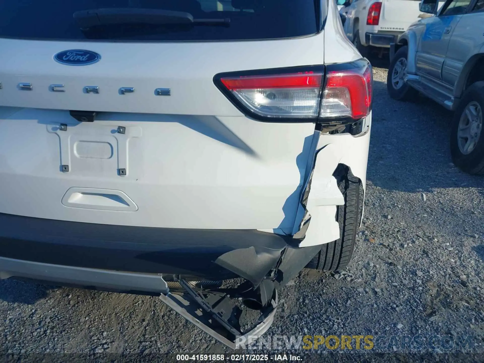 6 Photograph of a damaged car 1FMCU0G64NUA45143 FORD ESCAPE 2022