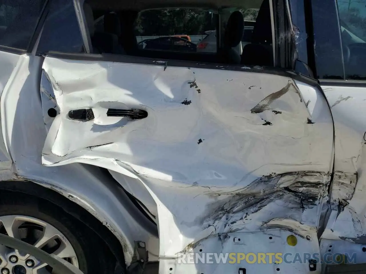 11 Photograph of a damaged car 1FMCU0G64NUA85402 FORD ESCAPE 2022