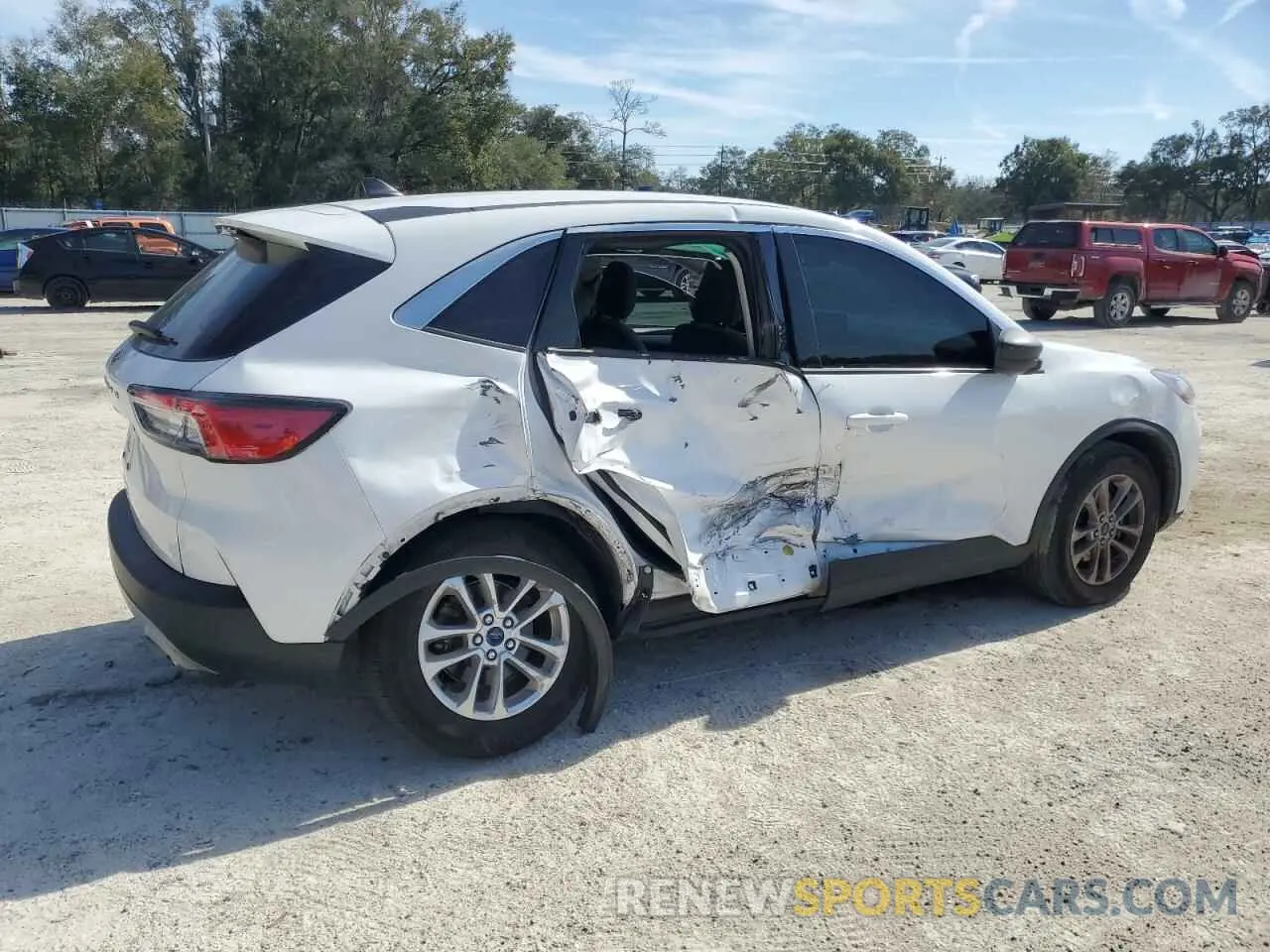 3 Photograph of a damaged car 1FMCU0G64NUA85402 FORD ESCAPE 2022