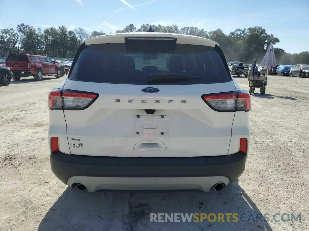6 Photograph of a damaged car 1FMCU0G64NUA85402 FORD ESCAPE 2022