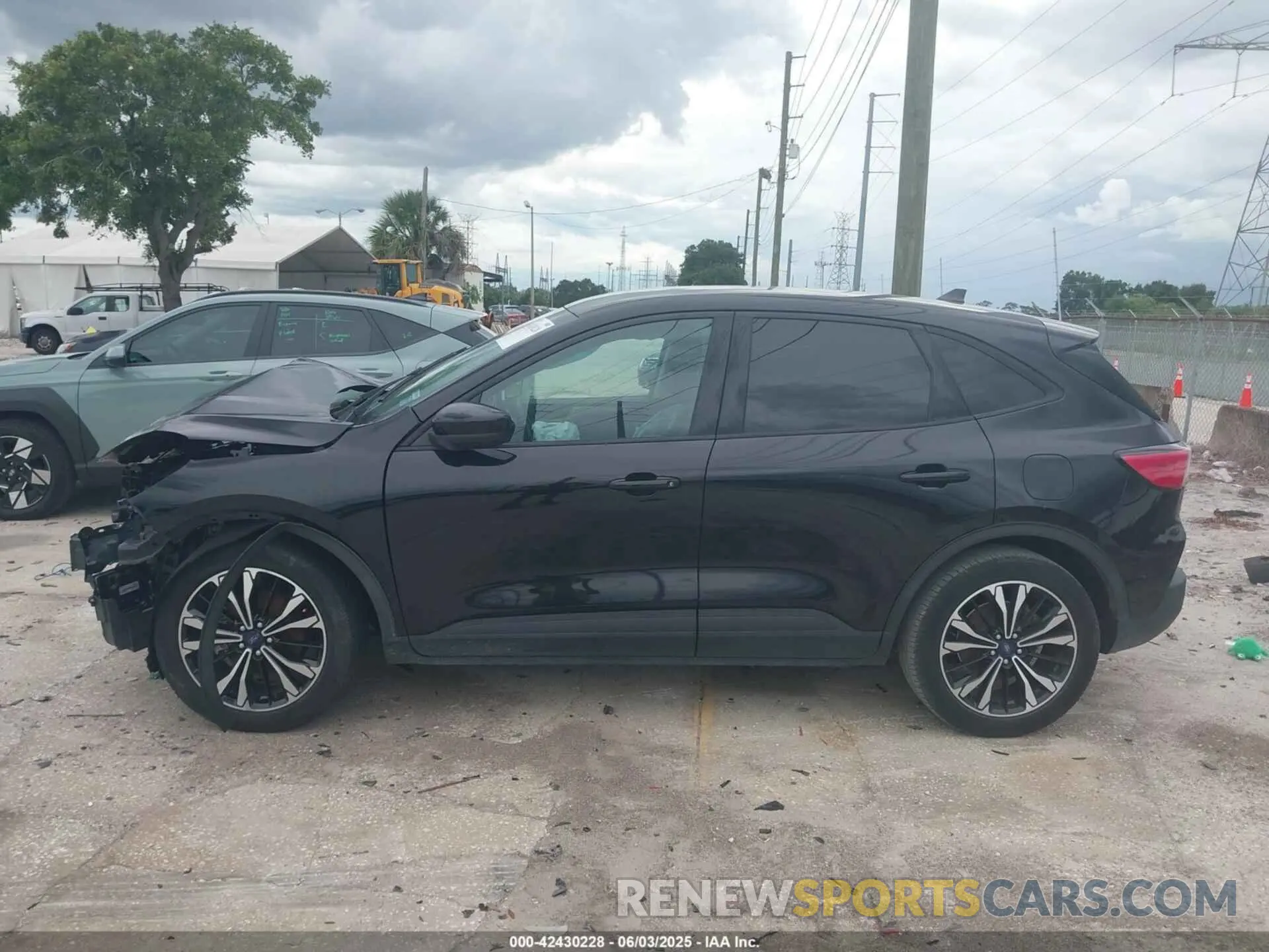 13 Photograph of a damaged car 1FMCU0G64NUA91023 FORD ESCAPE 2022