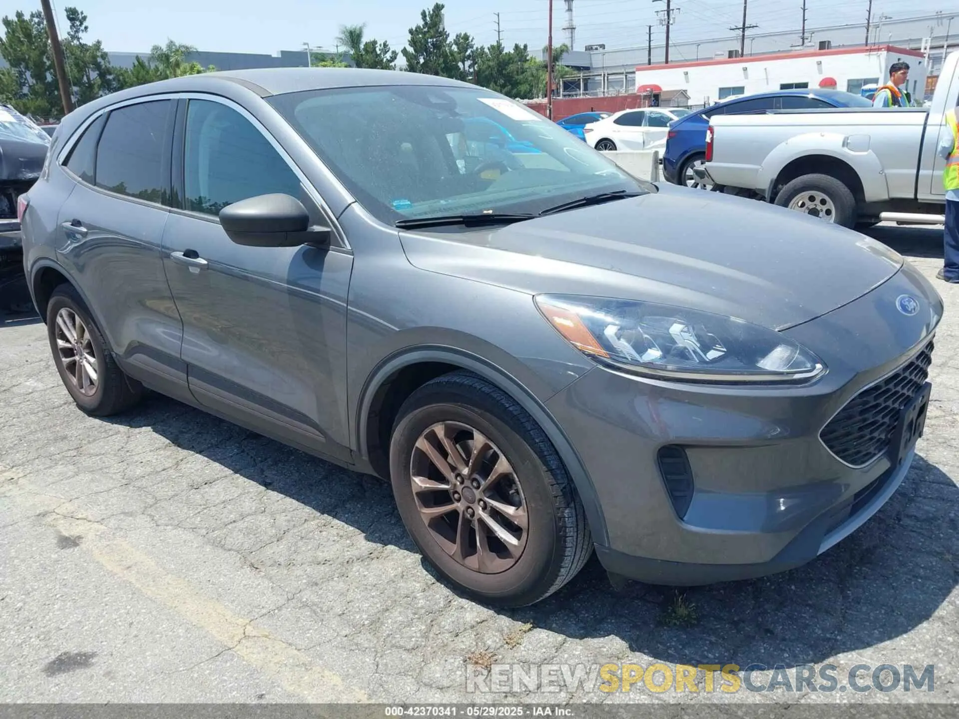 1 Photograph of a damaged car 1FMCU0G64NUB41242 FORD ESCAPE 2022