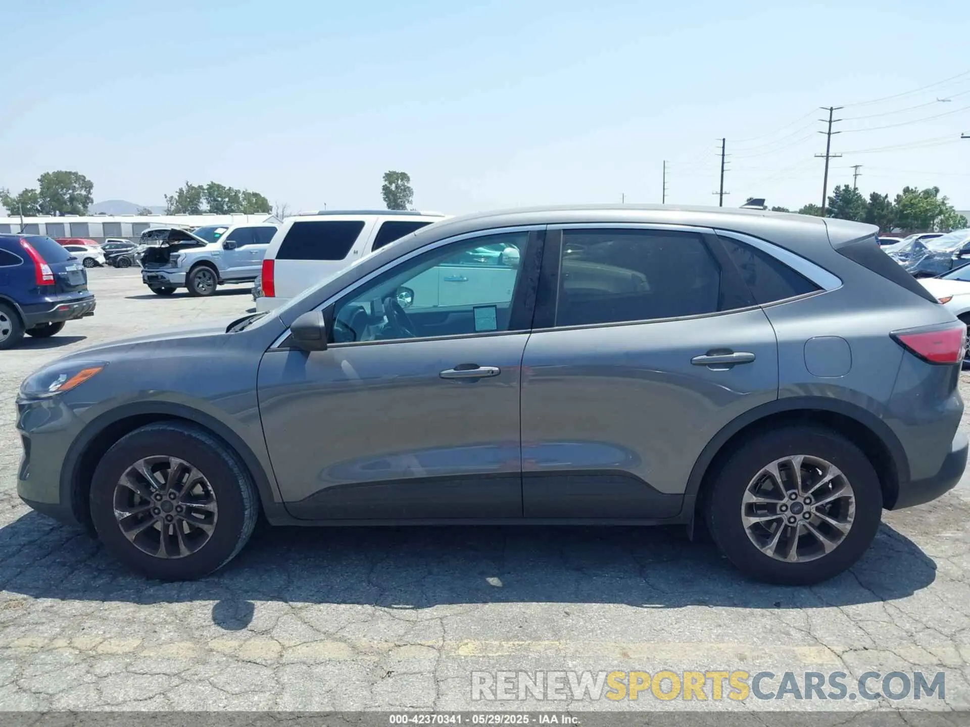 14 Photograph of a damaged car 1FMCU0G64NUB41242 FORD ESCAPE 2022