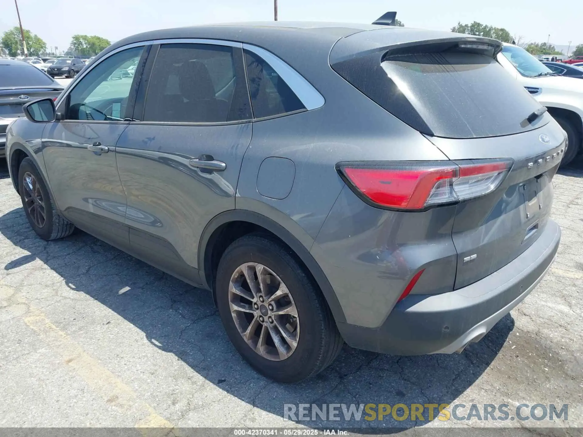 3 Photograph of a damaged car 1FMCU0G64NUB41242 FORD ESCAPE 2022