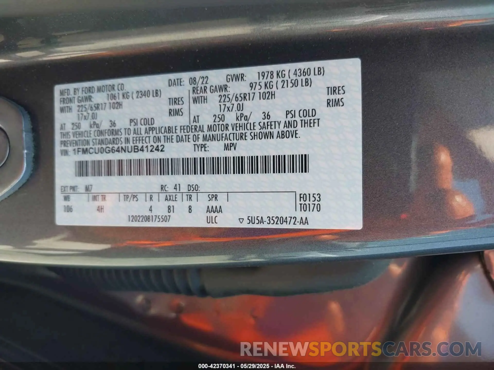 9 Photograph of a damaged car 1FMCU0G64NUB41242 FORD ESCAPE 2022