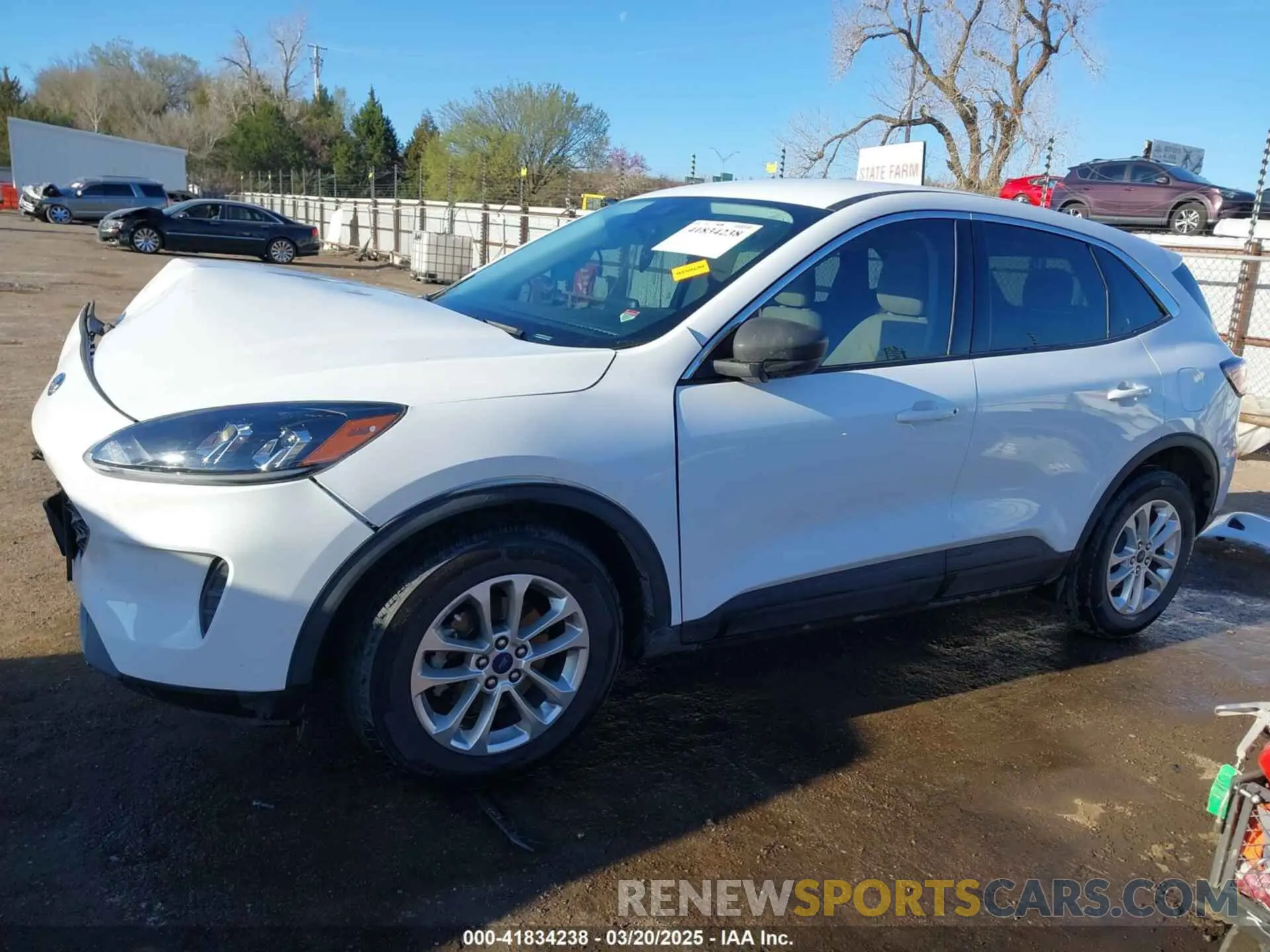 15 Photograph of a damaged car 1FMCU0G64NUB64536 FORD ESCAPE 2022
