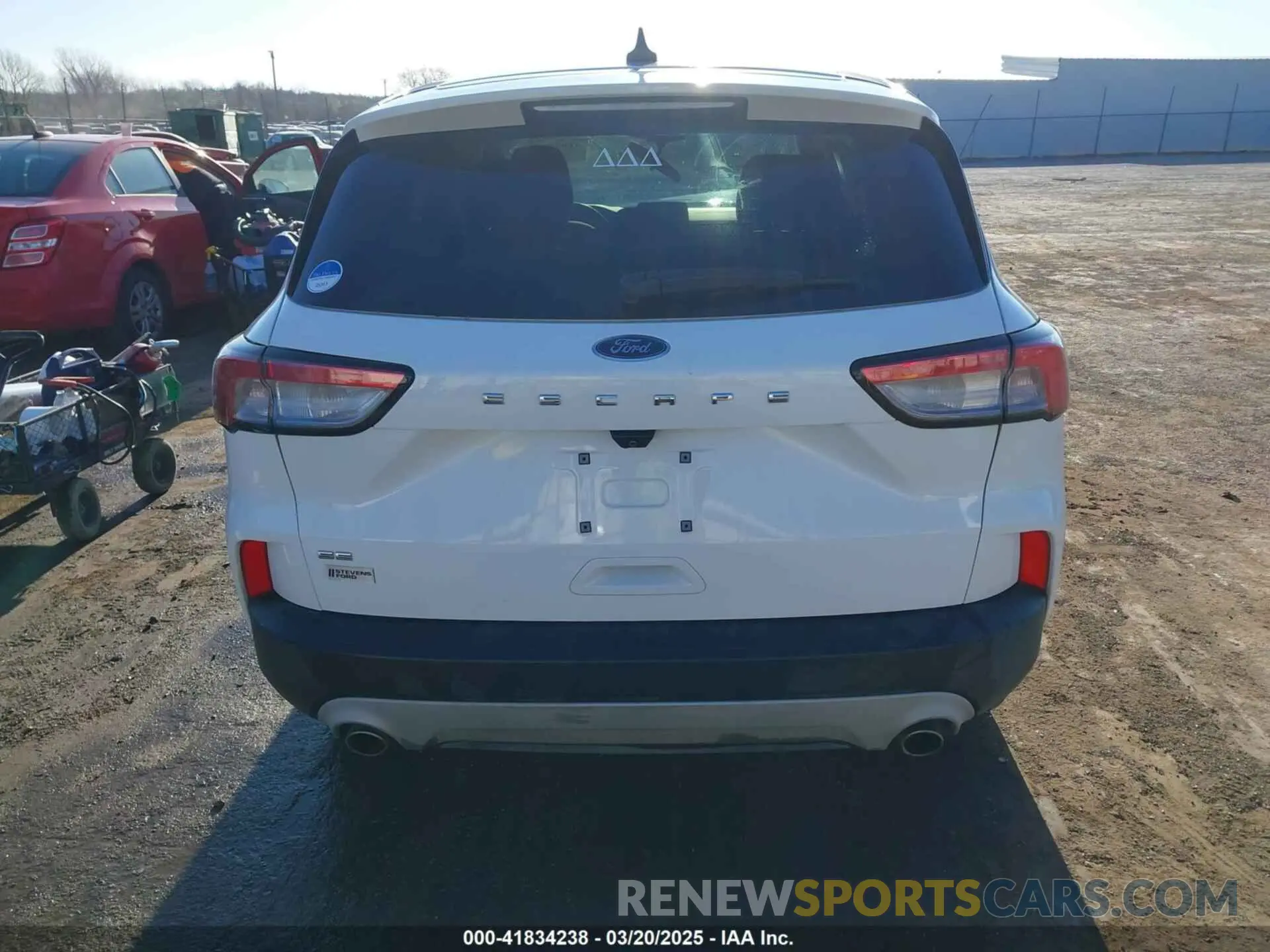 17 Photograph of a damaged car 1FMCU0G64NUB64536 FORD ESCAPE 2022