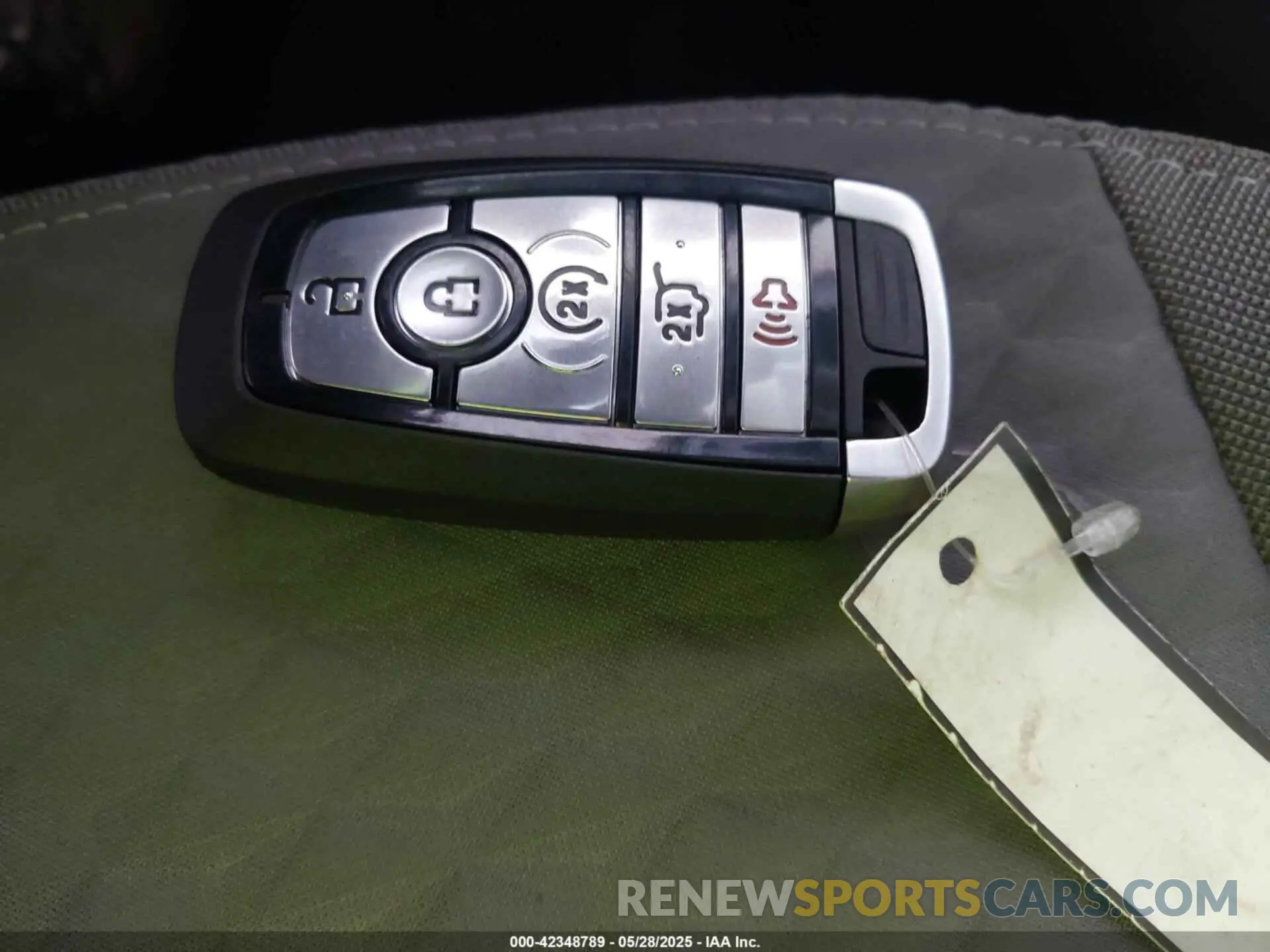 11 Photograph of a damaged car 1FMCU0G64NUB81742 FORD ESCAPE 2022