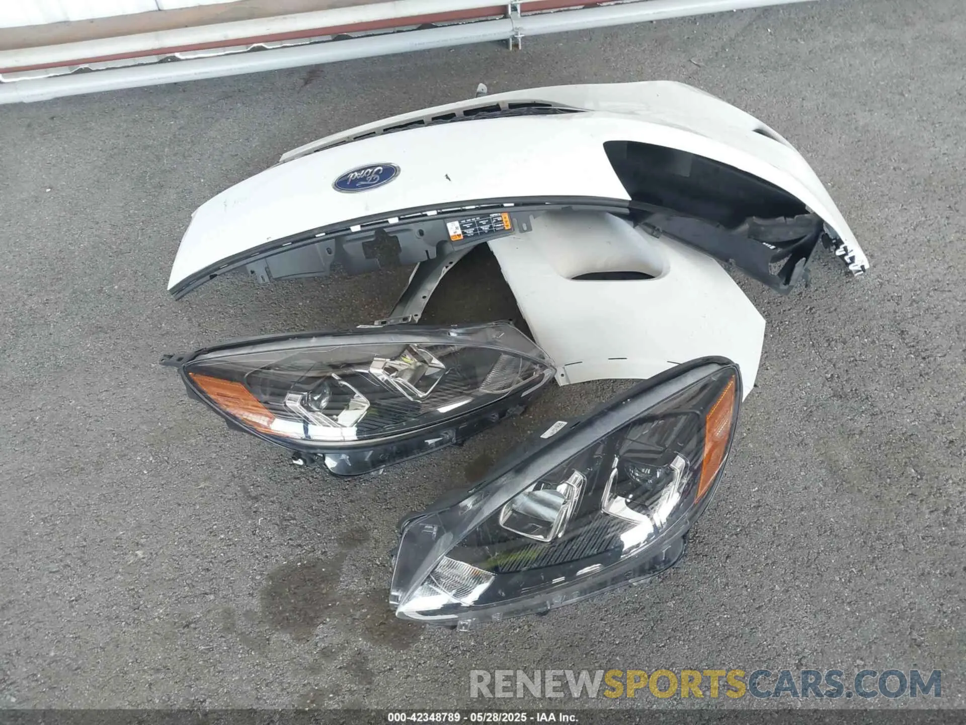 12 Photograph of a damaged car 1FMCU0G64NUB81742 FORD ESCAPE 2022