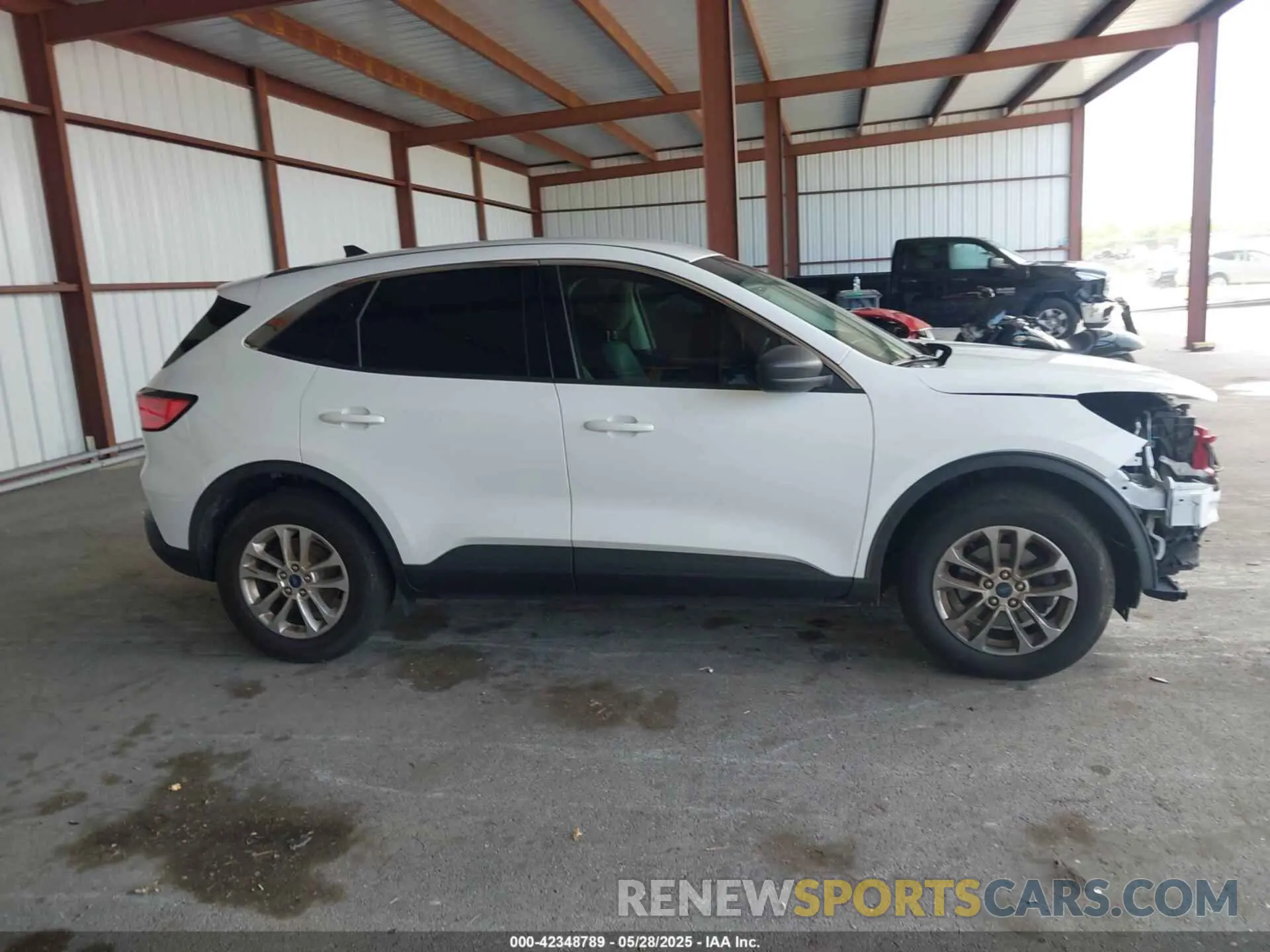 14 Photograph of a damaged car 1FMCU0G64NUB81742 FORD ESCAPE 2022