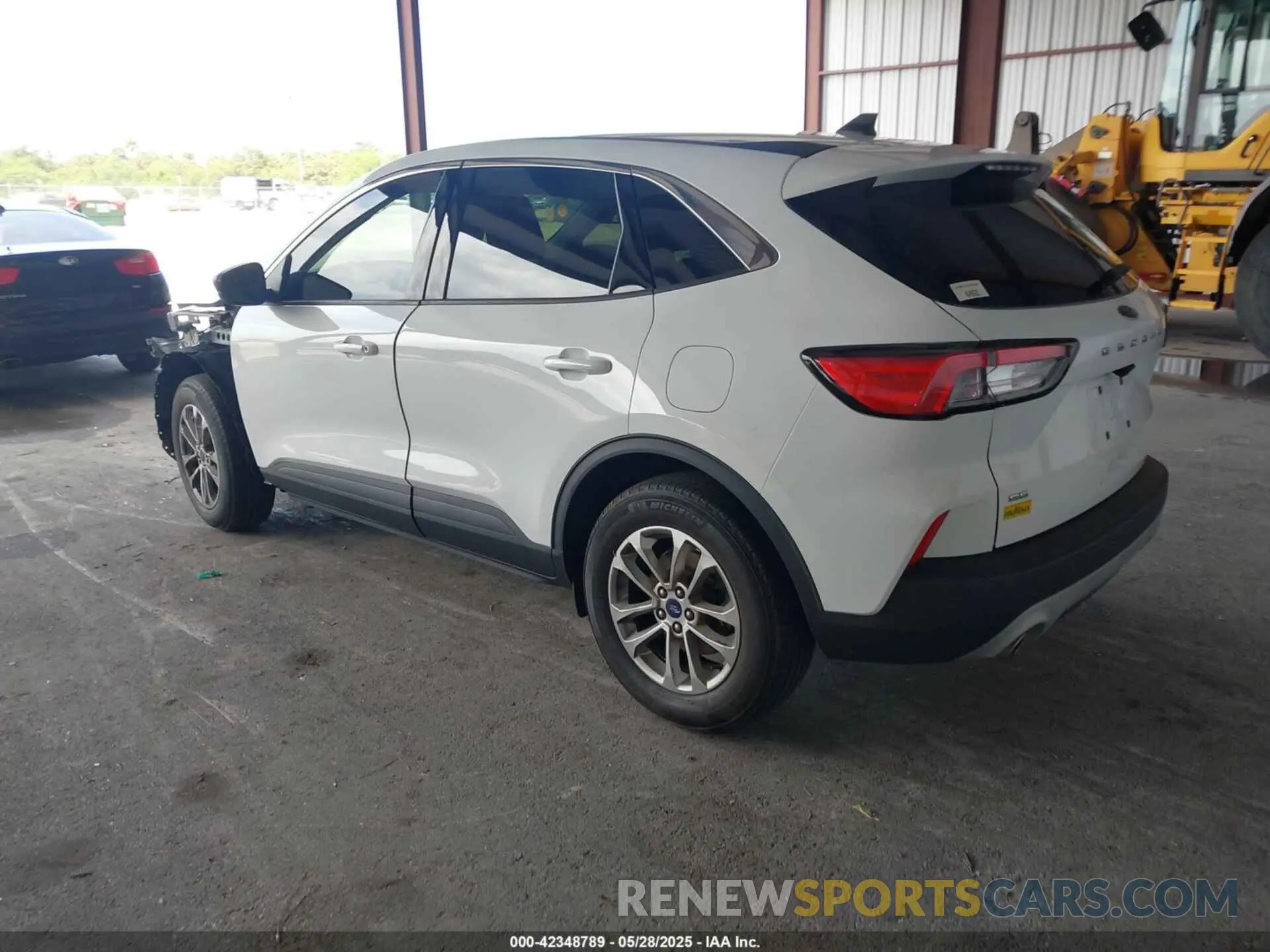 3 Photograph of a damaged car 1FMCU0G64NUB81742 FORD ESCAPE 2022