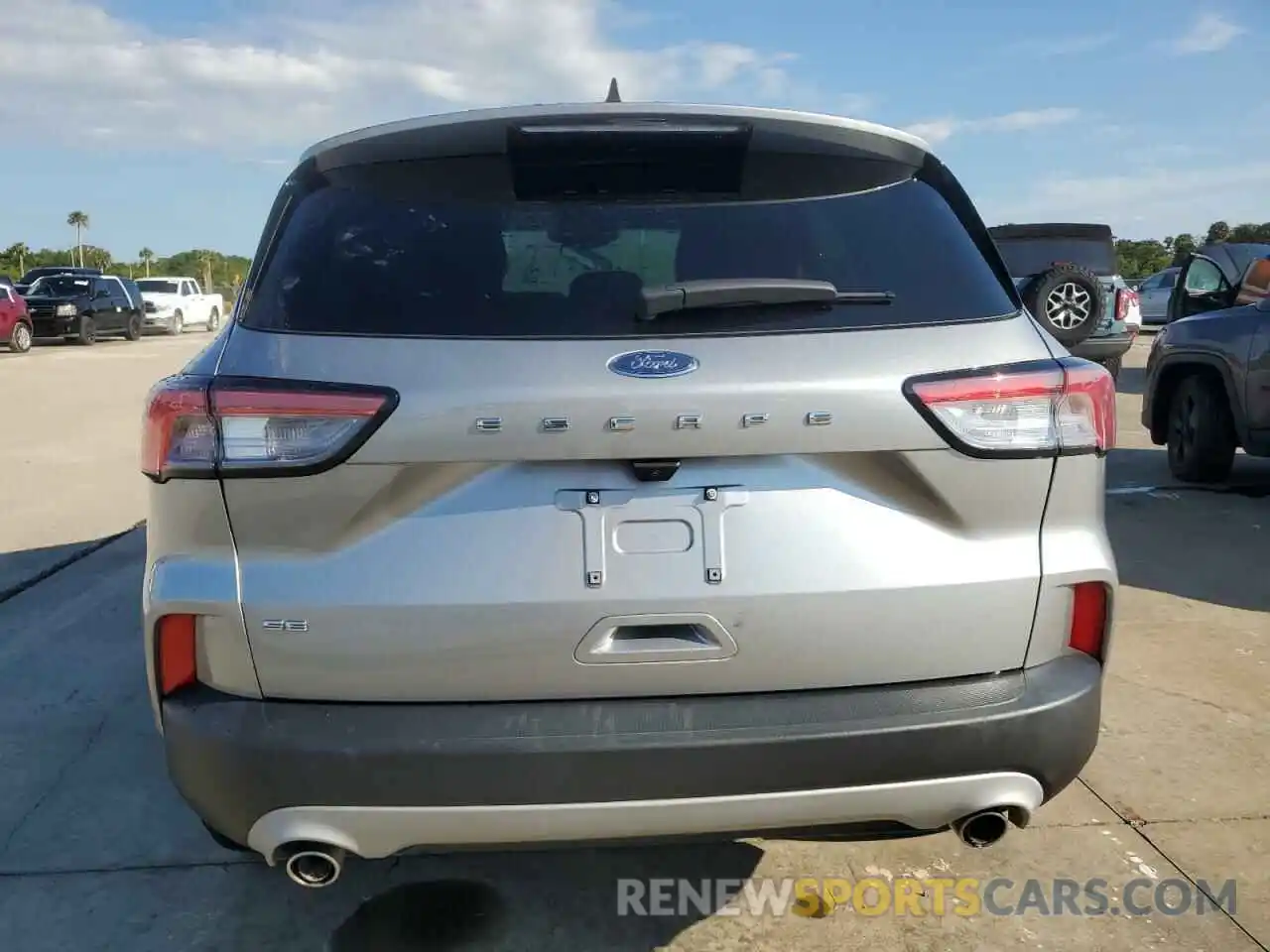 6 Photograph of a damaged car 1FMCU0G64NUB89405 FORD ESCAPE 2022