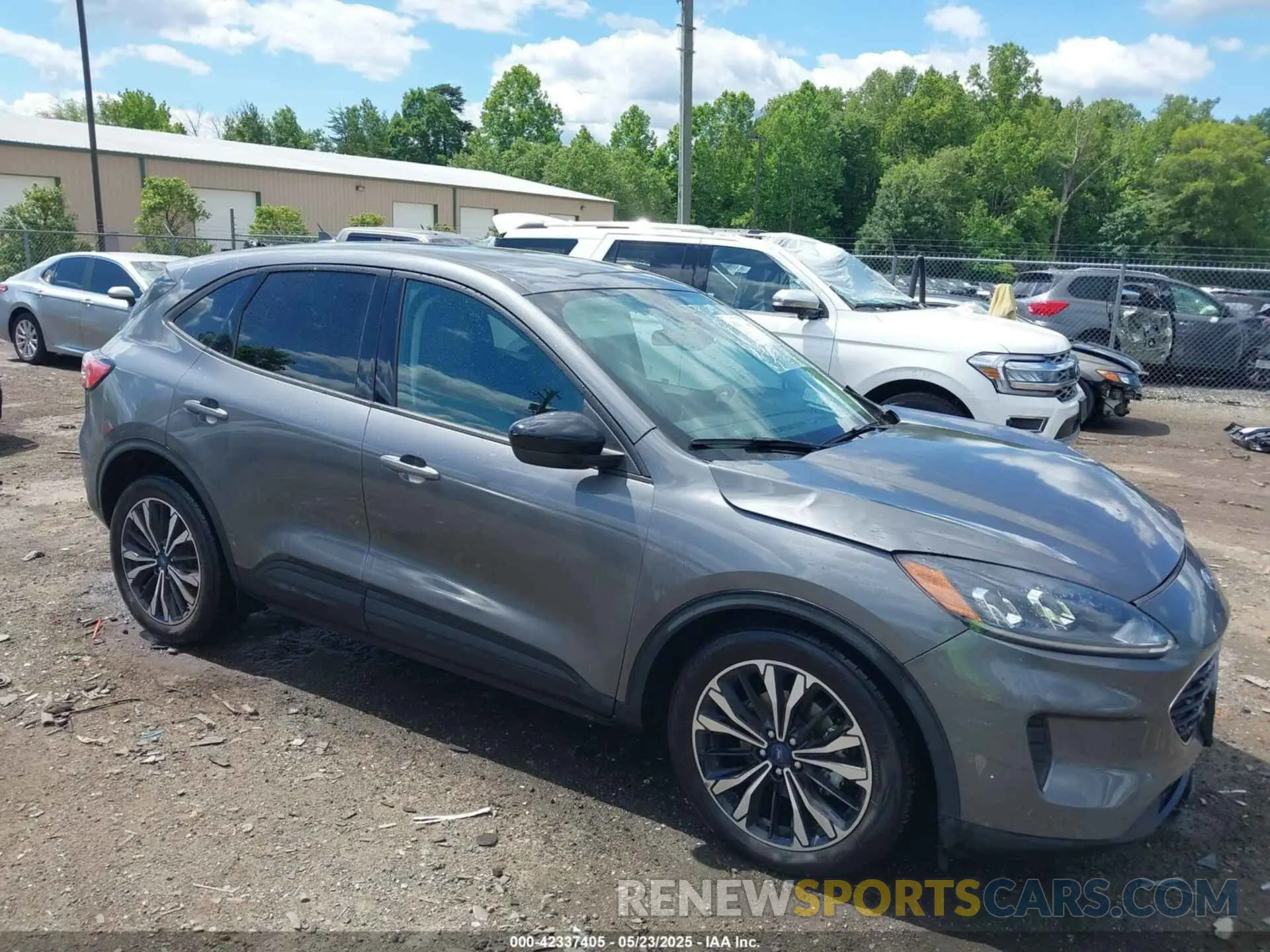 1 Photograph of a damaged car 1FMCU0G64NUB96239 FORD ESCAPE 2022