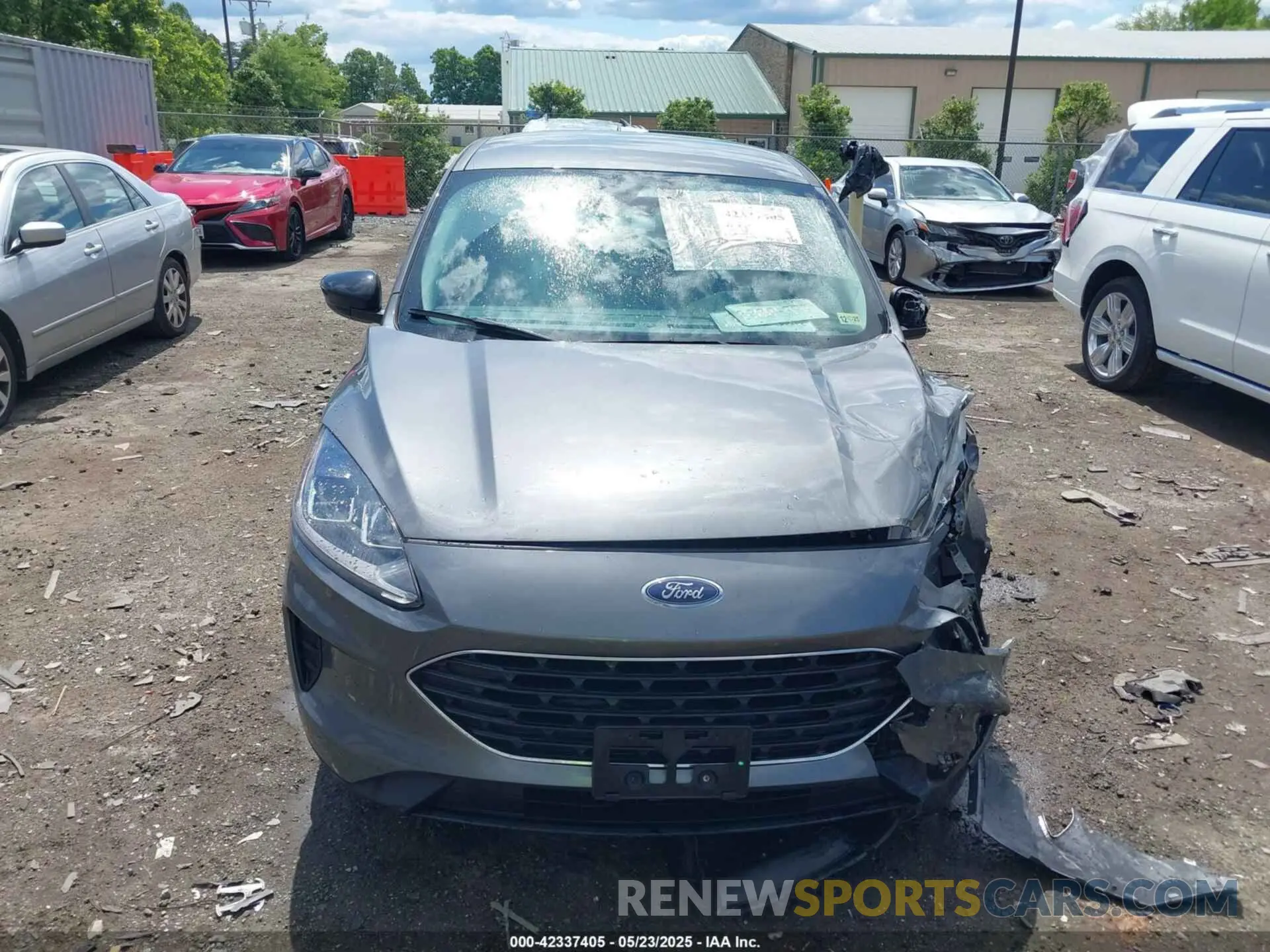 13 Photograph of a damaged car 1FMCU0G64NUB96239 FORD ESCAPE 2022